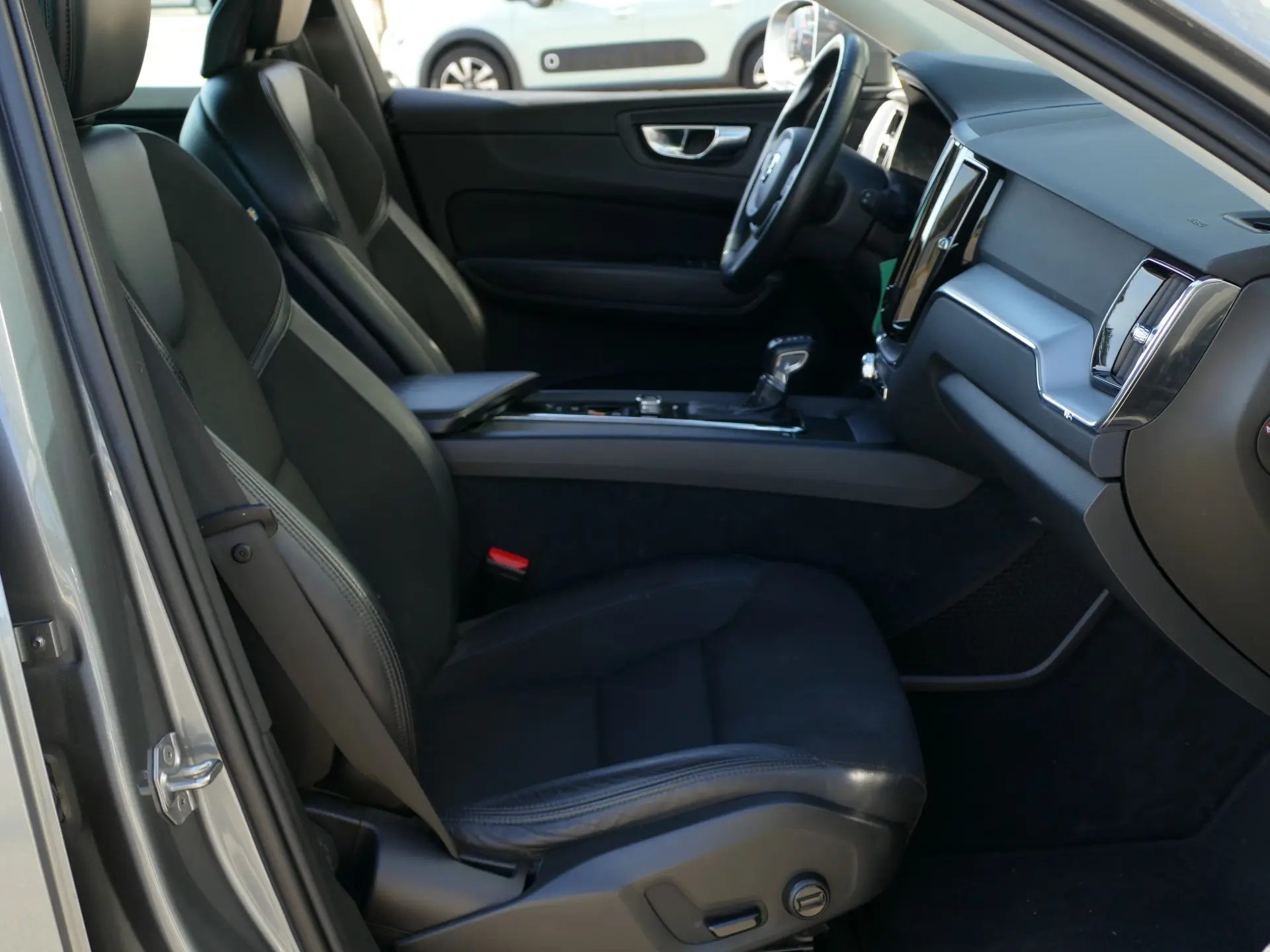 Volvo XC 60 2.0 D4 Momentum Geartronic 30