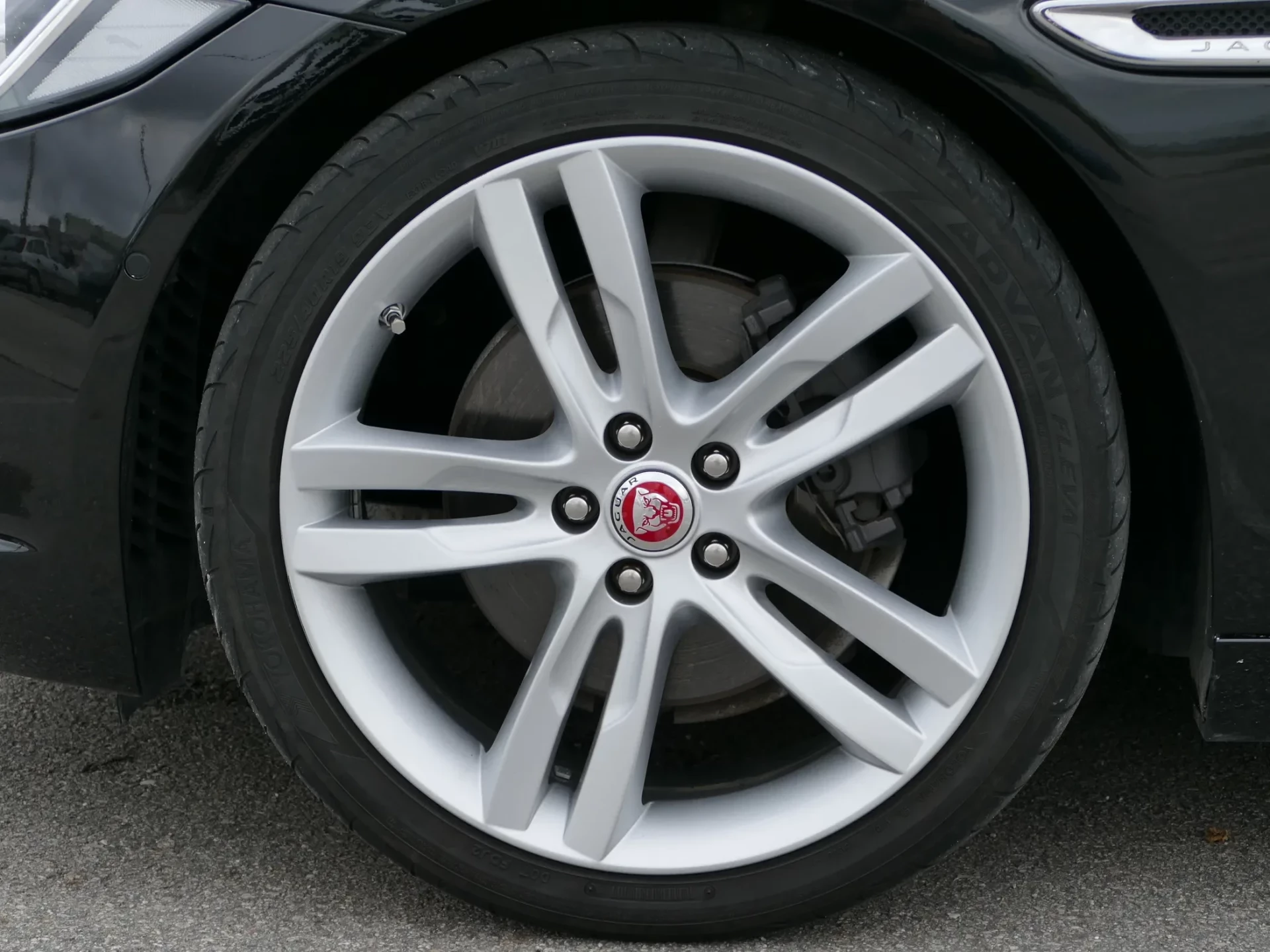 Jaguar XE 2.0 D R-Sport Aut. 5
