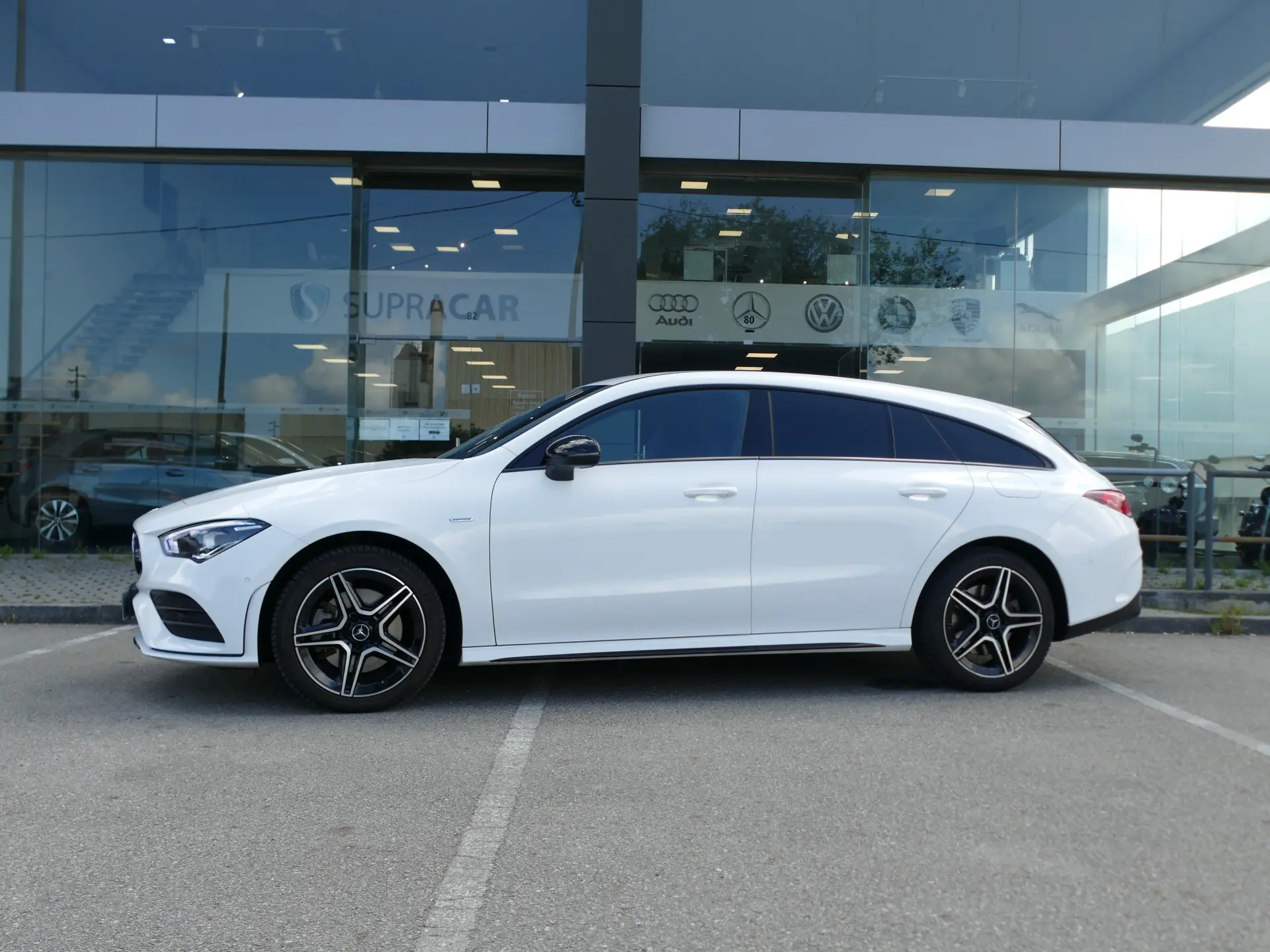 Mercedes-Benz CLA 250 e Shooting Brake AMG Line 38