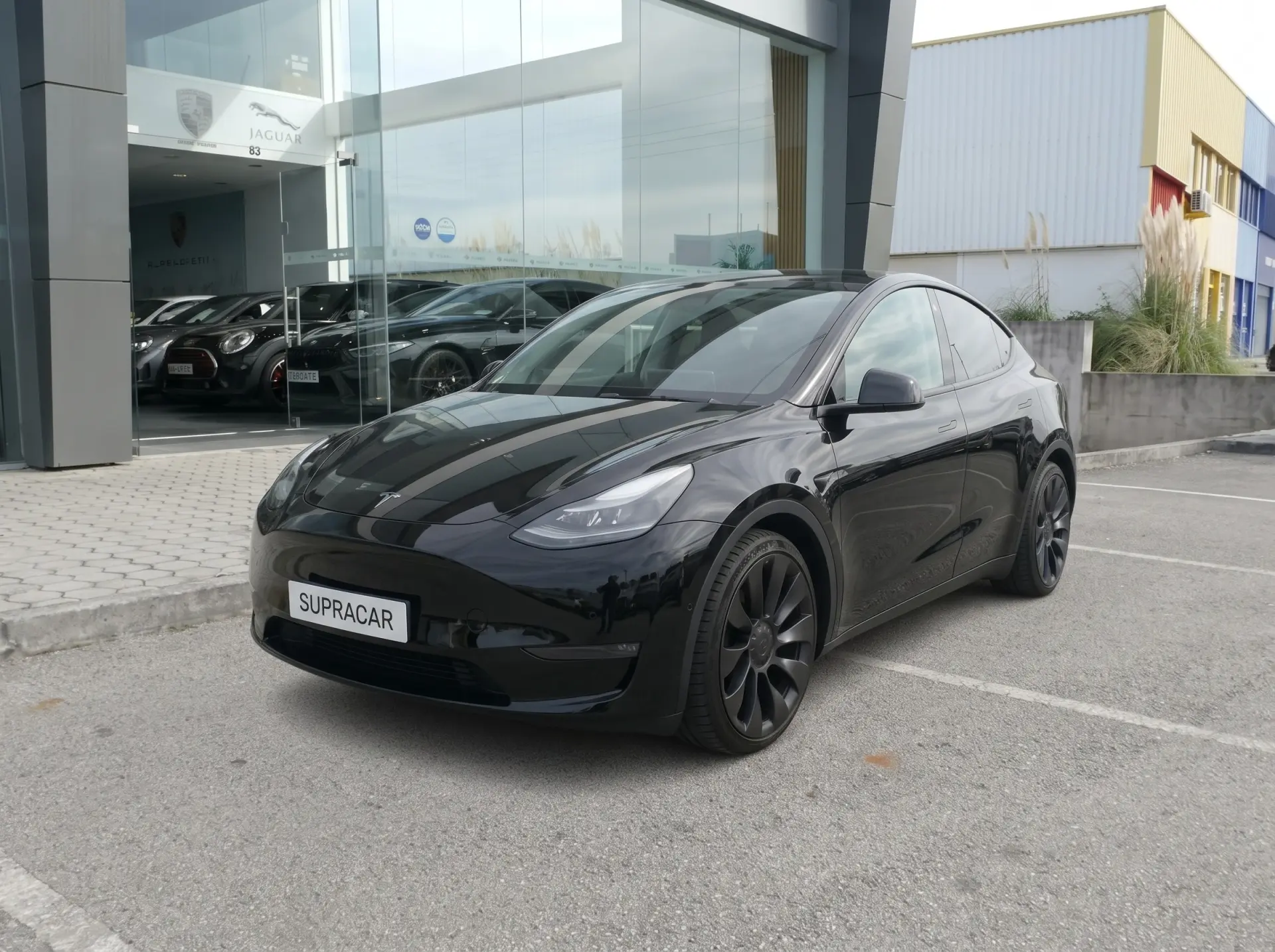 Tesla Model Y Performance Dual Motor AWD 1