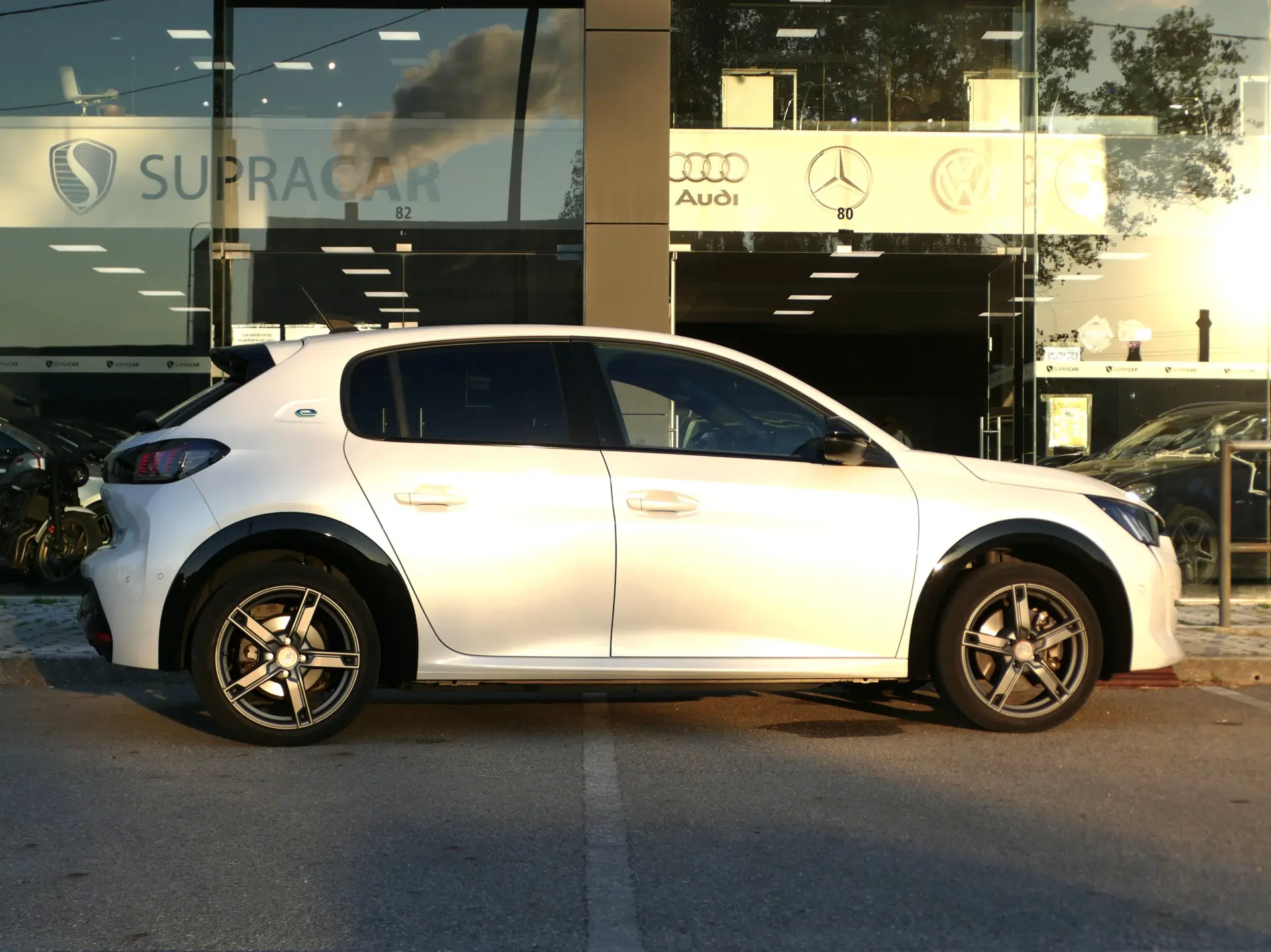 Peugeot e-208 50 kWh GT 15