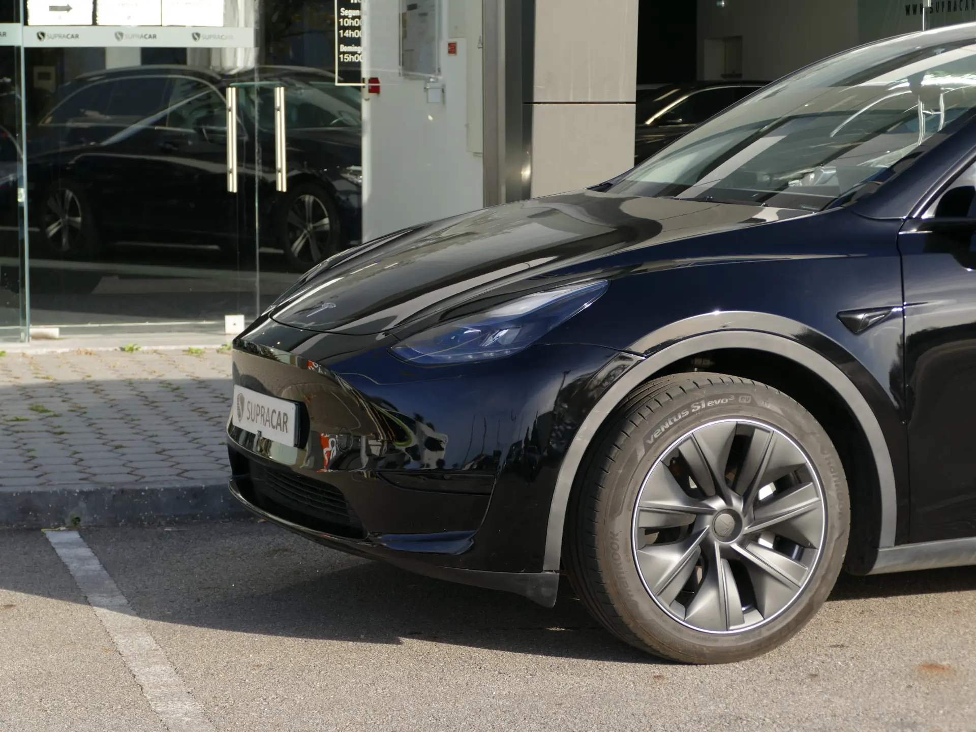 Tesla Model Y Standard 3