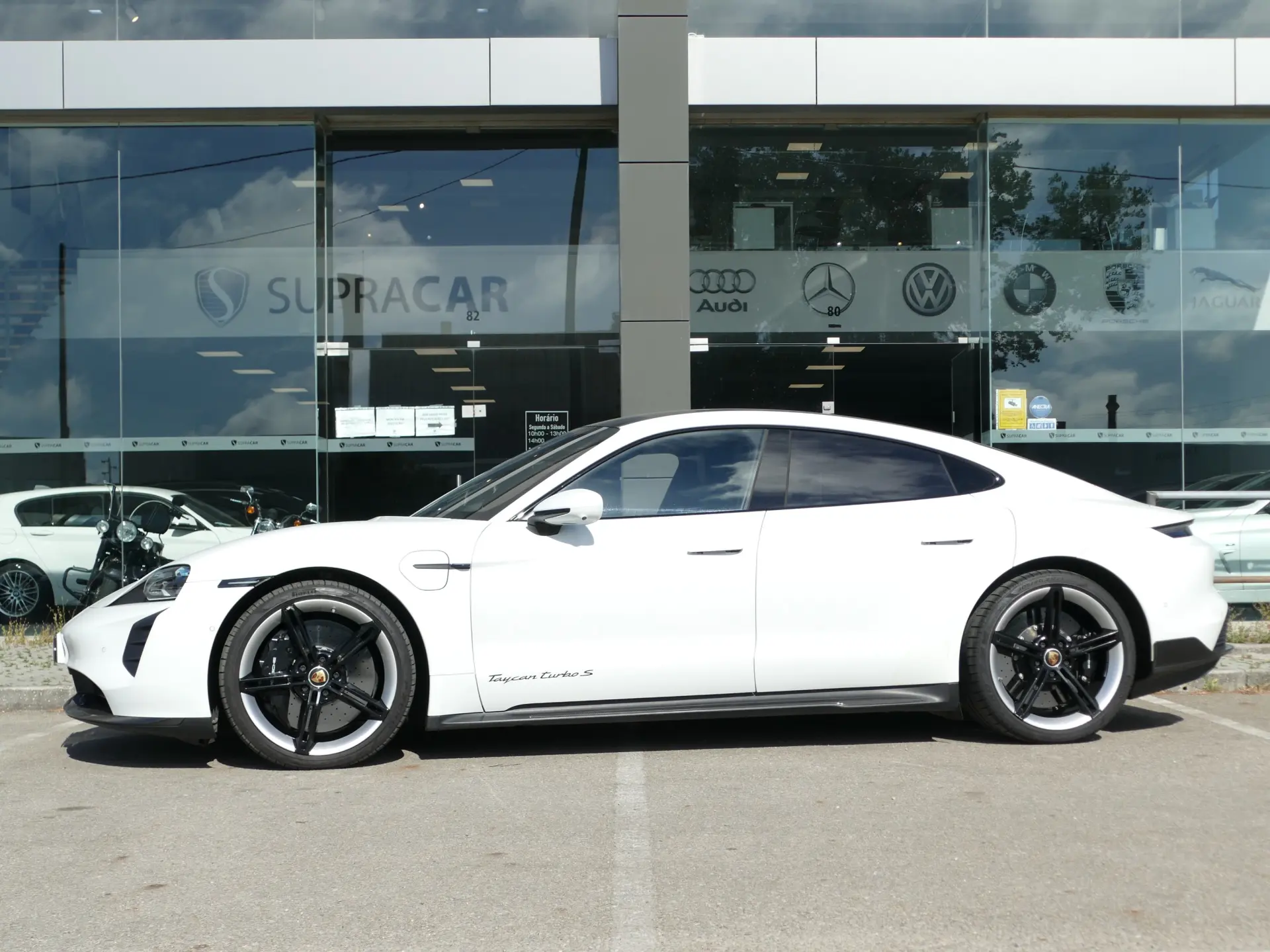 Porsche Taycan Turbo S 16