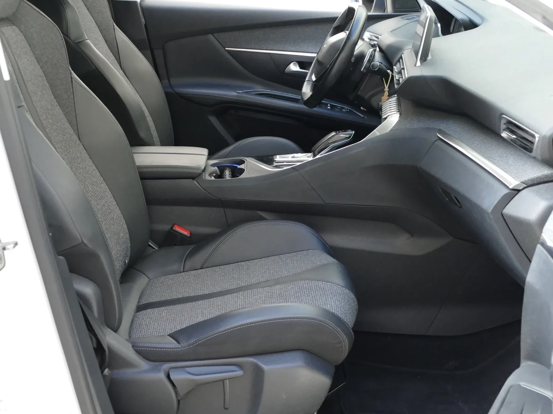 Peugeot 3008 1.6 Hybrid Allure e-EAT8 26