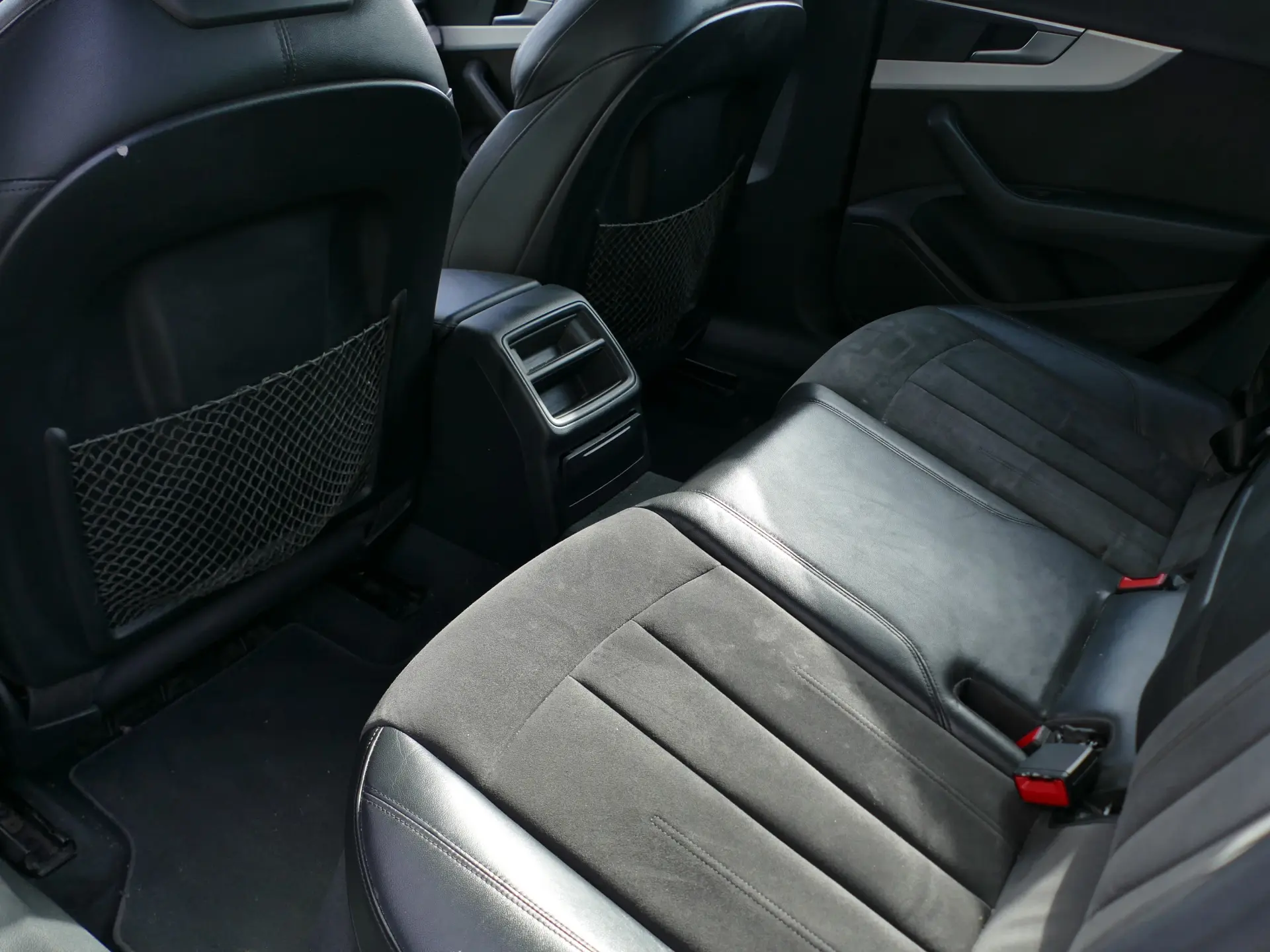 Audi A4 Avant 2.0 TDI Advance 37