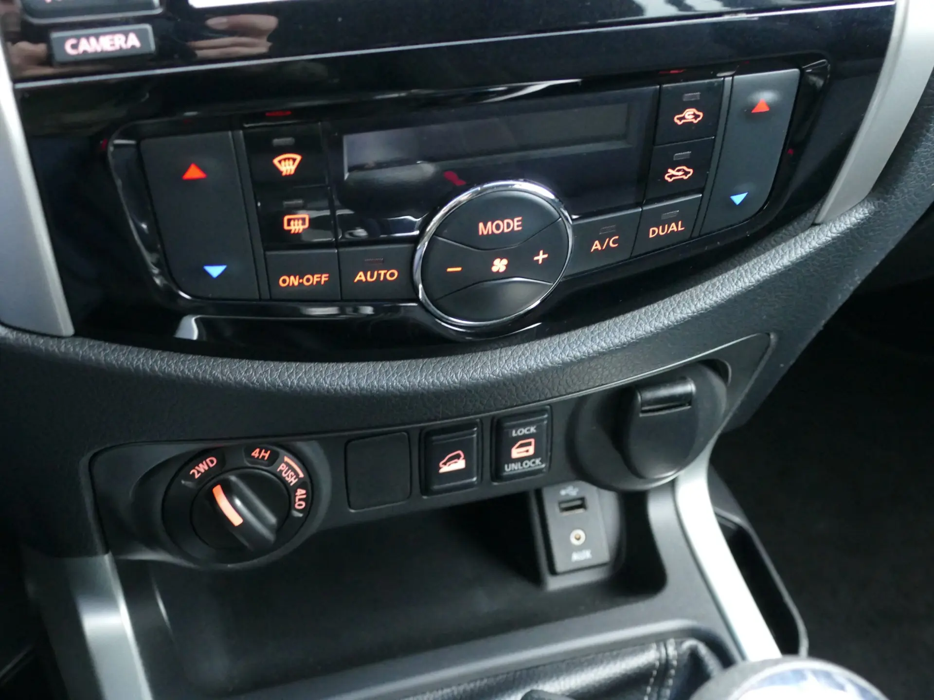 Nissan Navara 2.3 dCi CD 4WD N-Connecta Navi+Barras 22