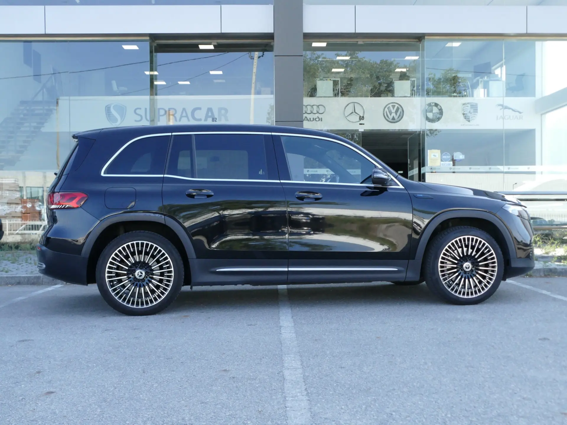Mercedes-Benz EQB 300 4Matic 18
