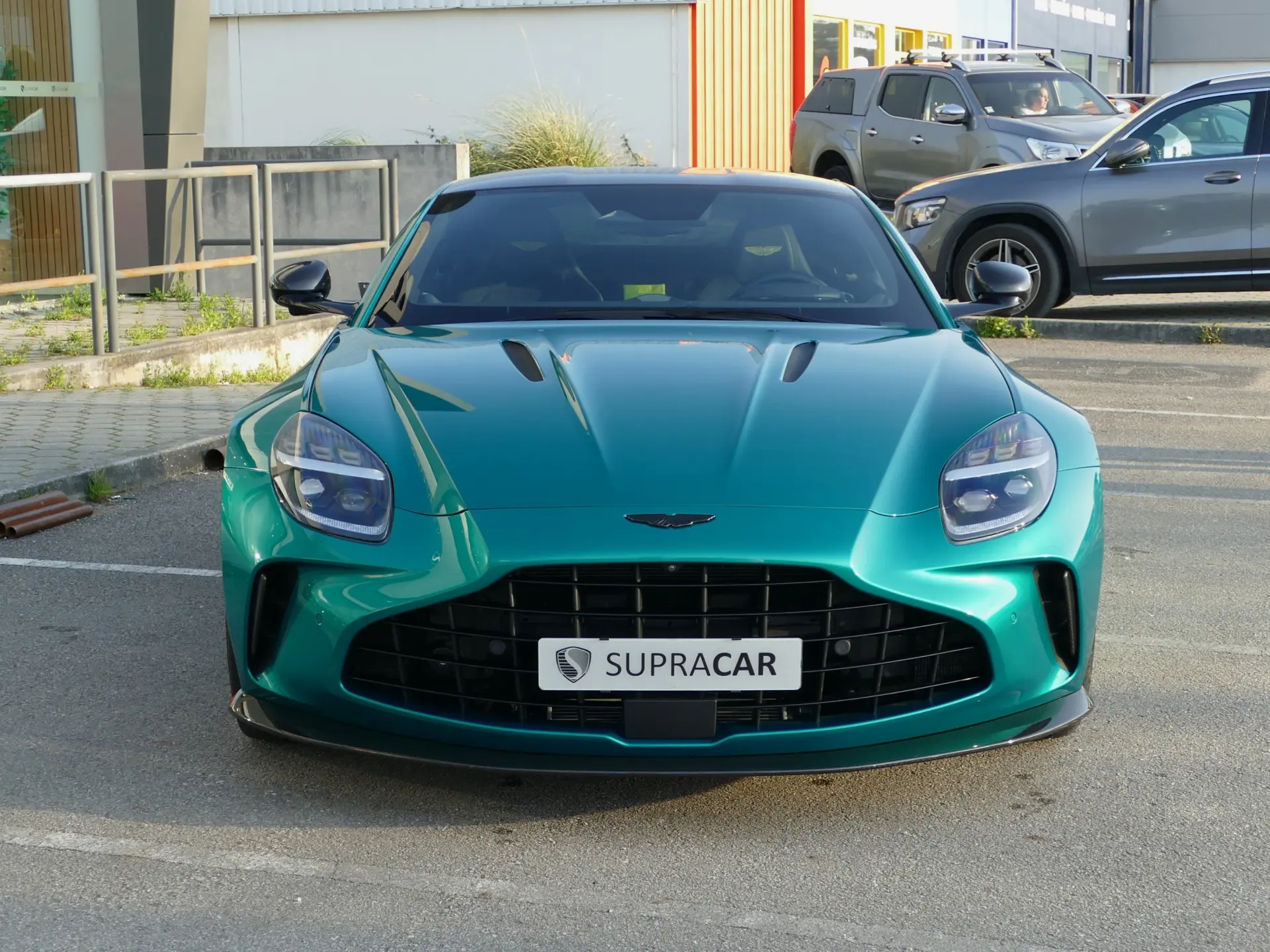 Aston Martin Vantage Coupe V8 2
