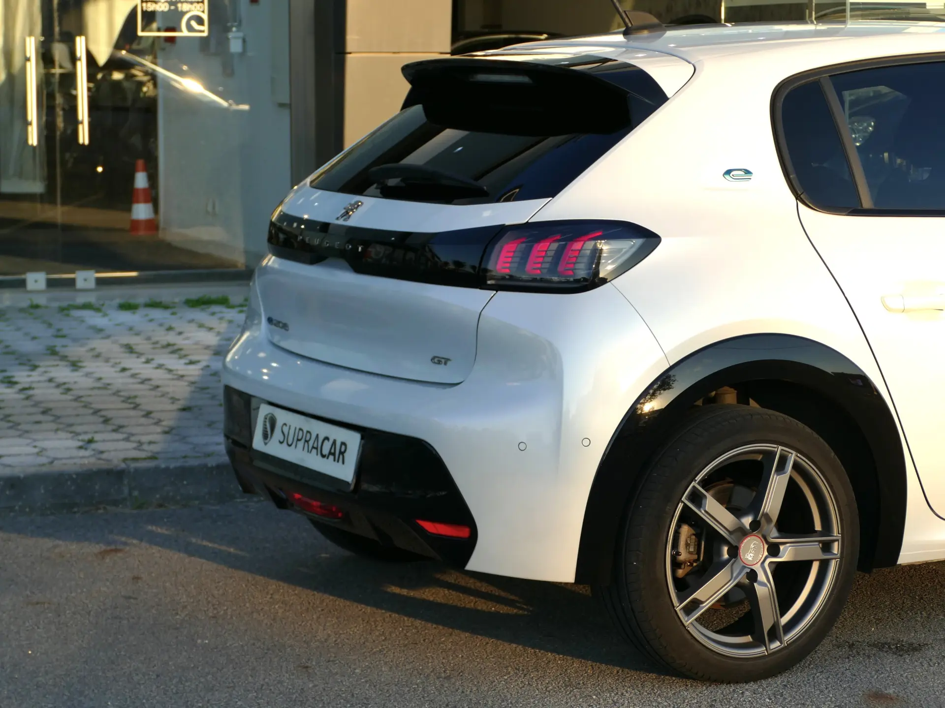 Peugeot e-208 50 kWh GT 6