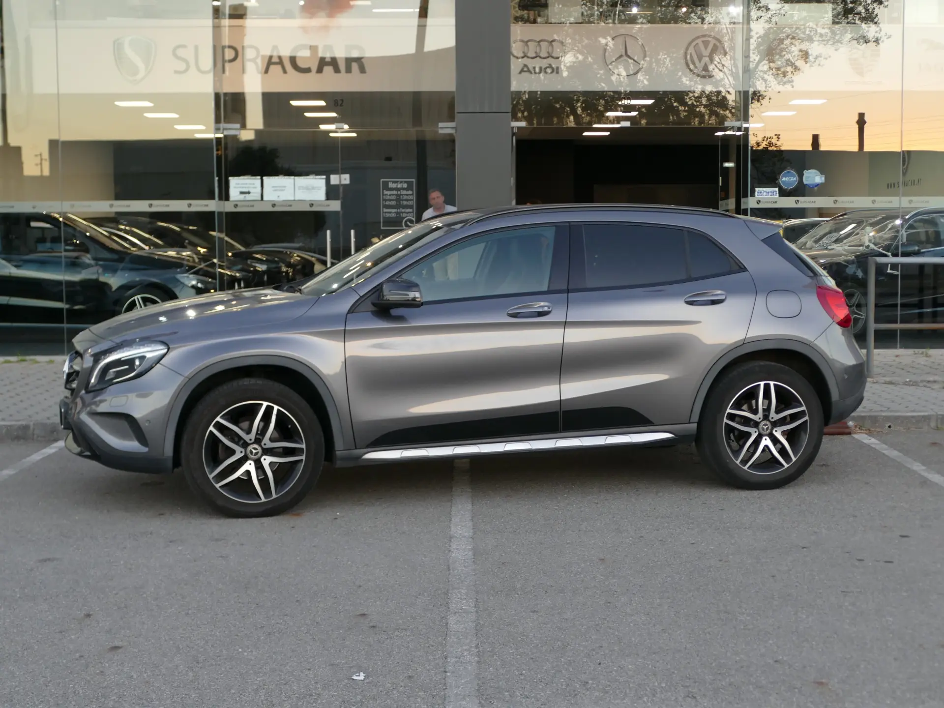 Mercedes-Benz GLA 220 d Urban 38