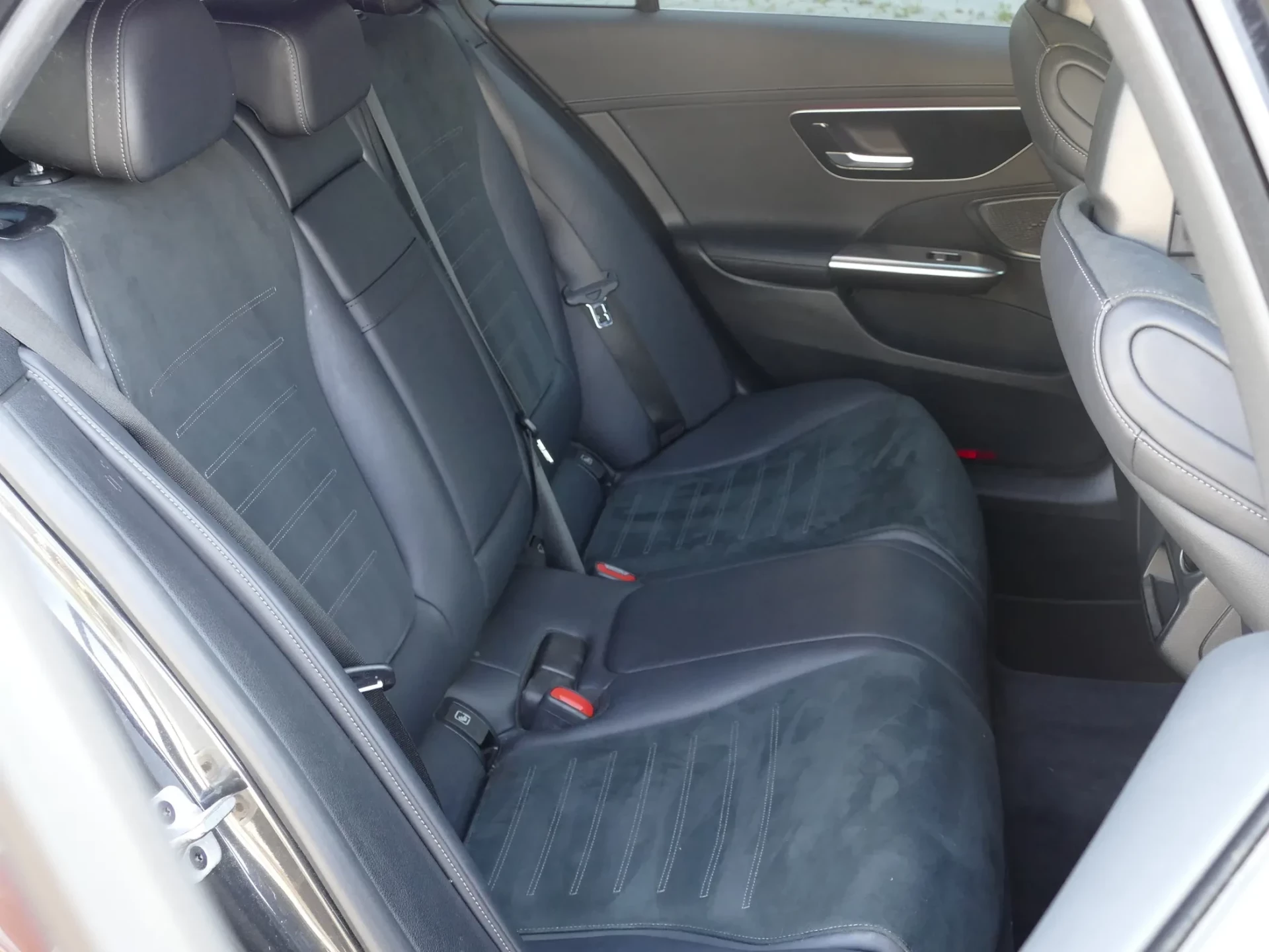 Mercedes-Benz C 300 e AMG Line 31