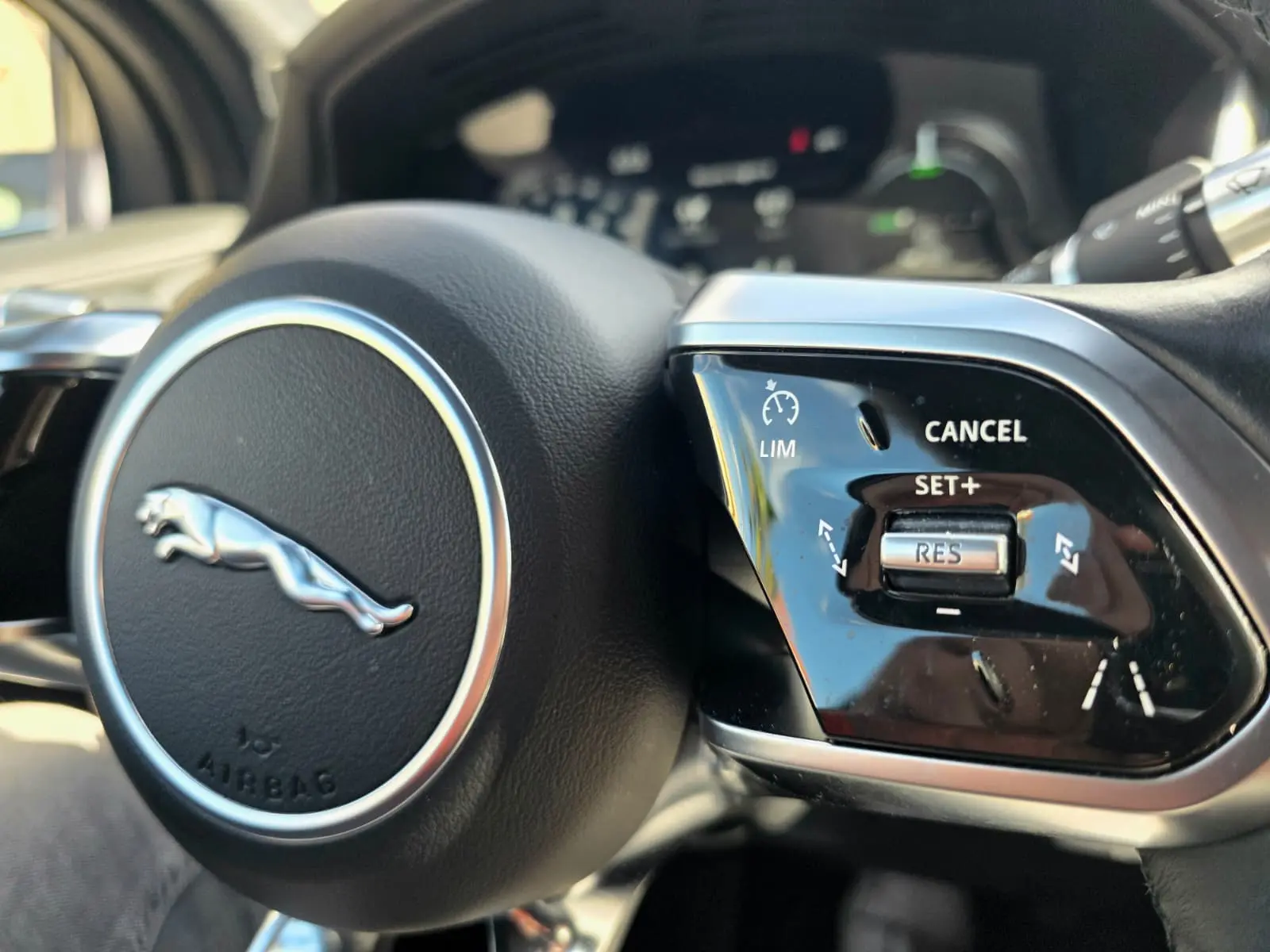 Jaguar I-Pace EV400 R-Dynamic SE AWD 29