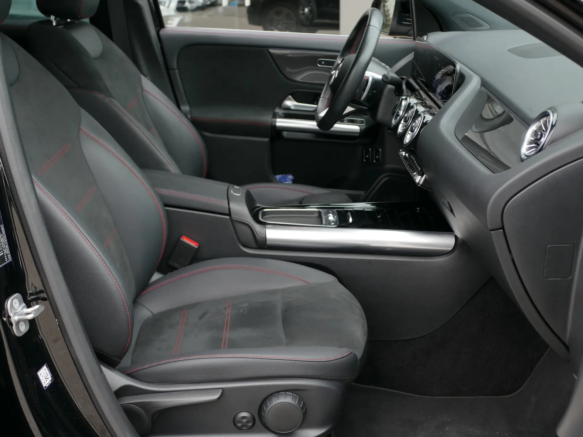 Mercedes-Benz GLA 250 e AMG Line 31