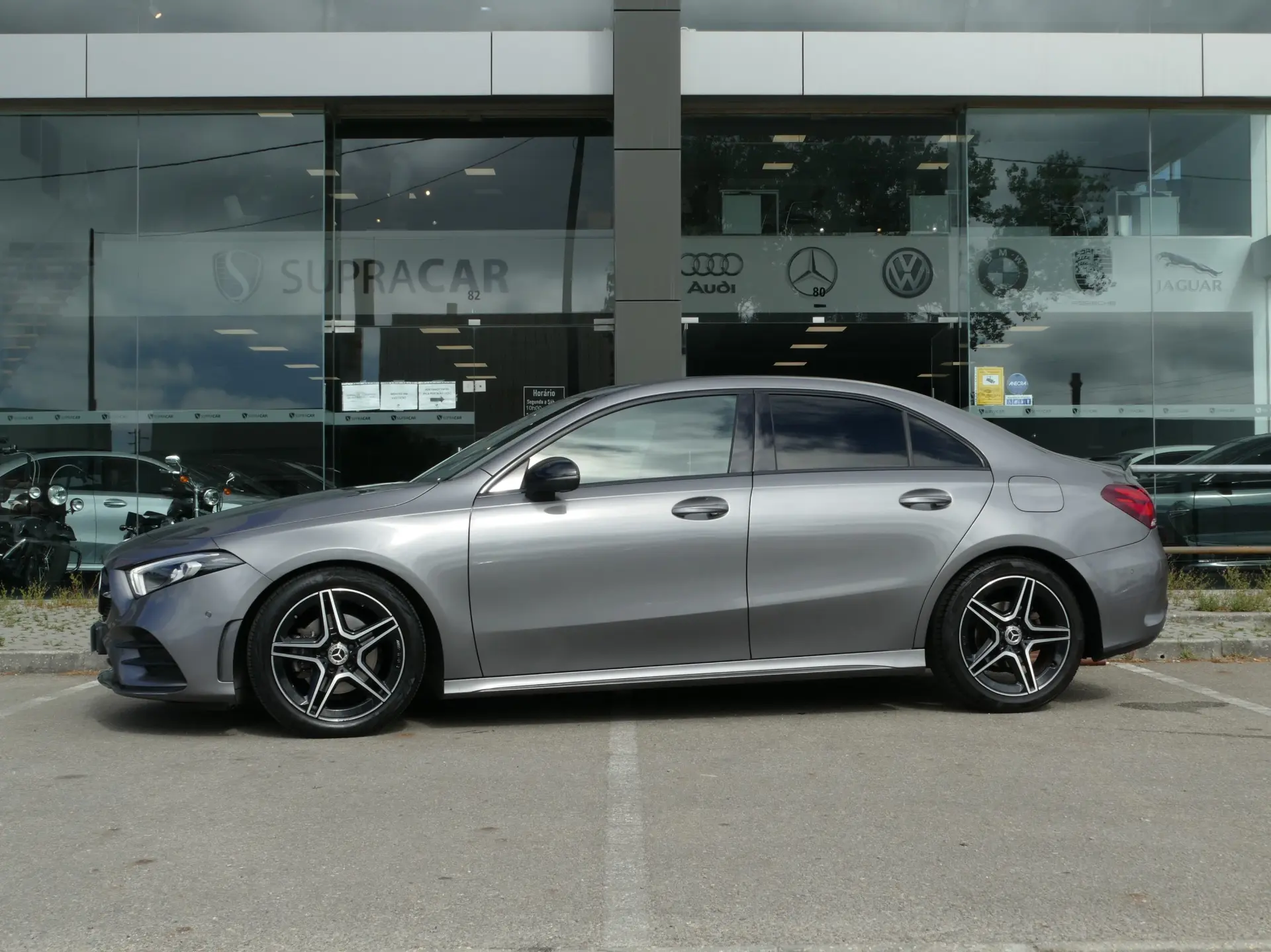 Mercedes-Benz A 180 Limousine d AMG Line Aut. 17