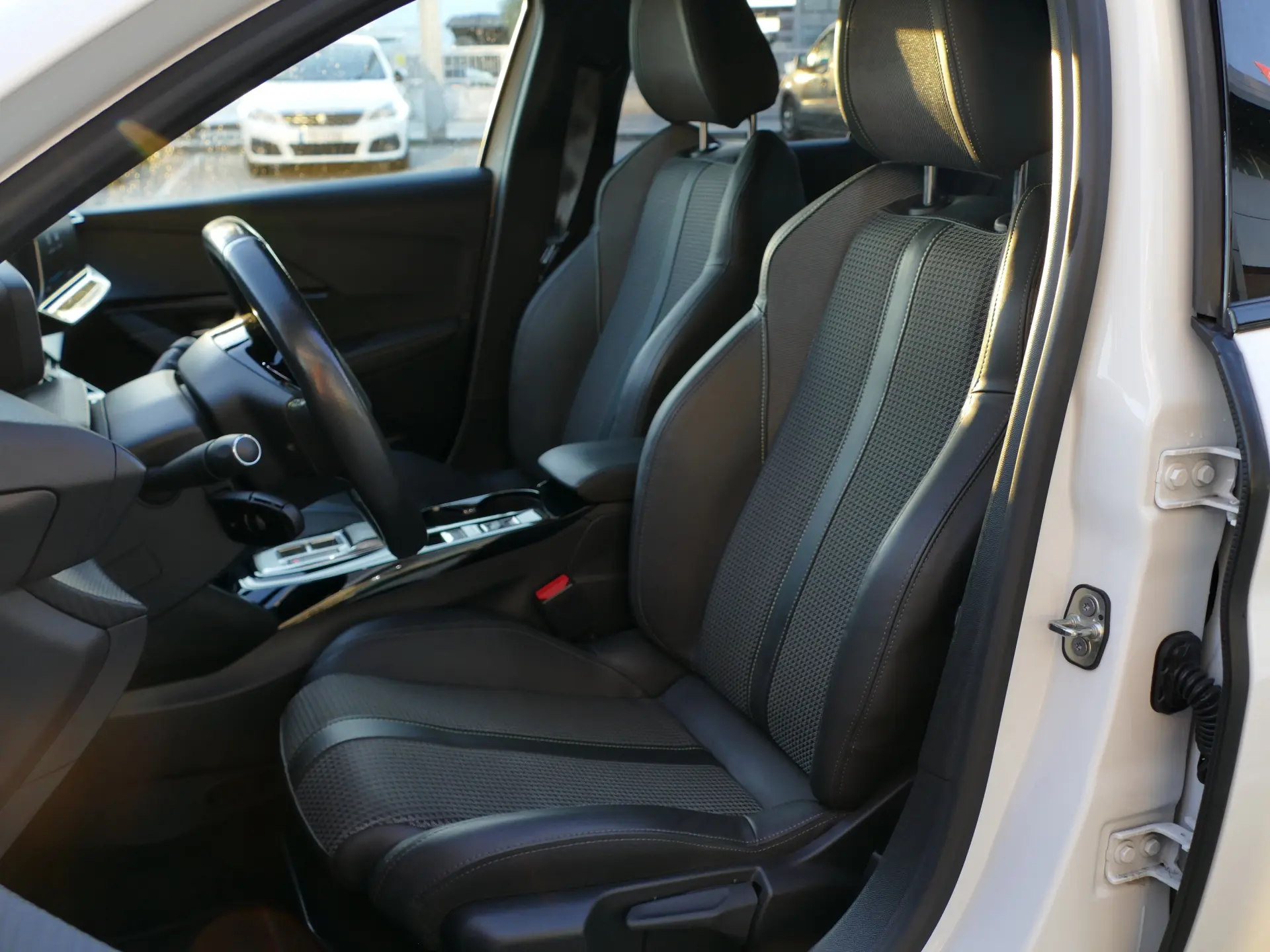 Peugeot e-208 50 kWh GT 24