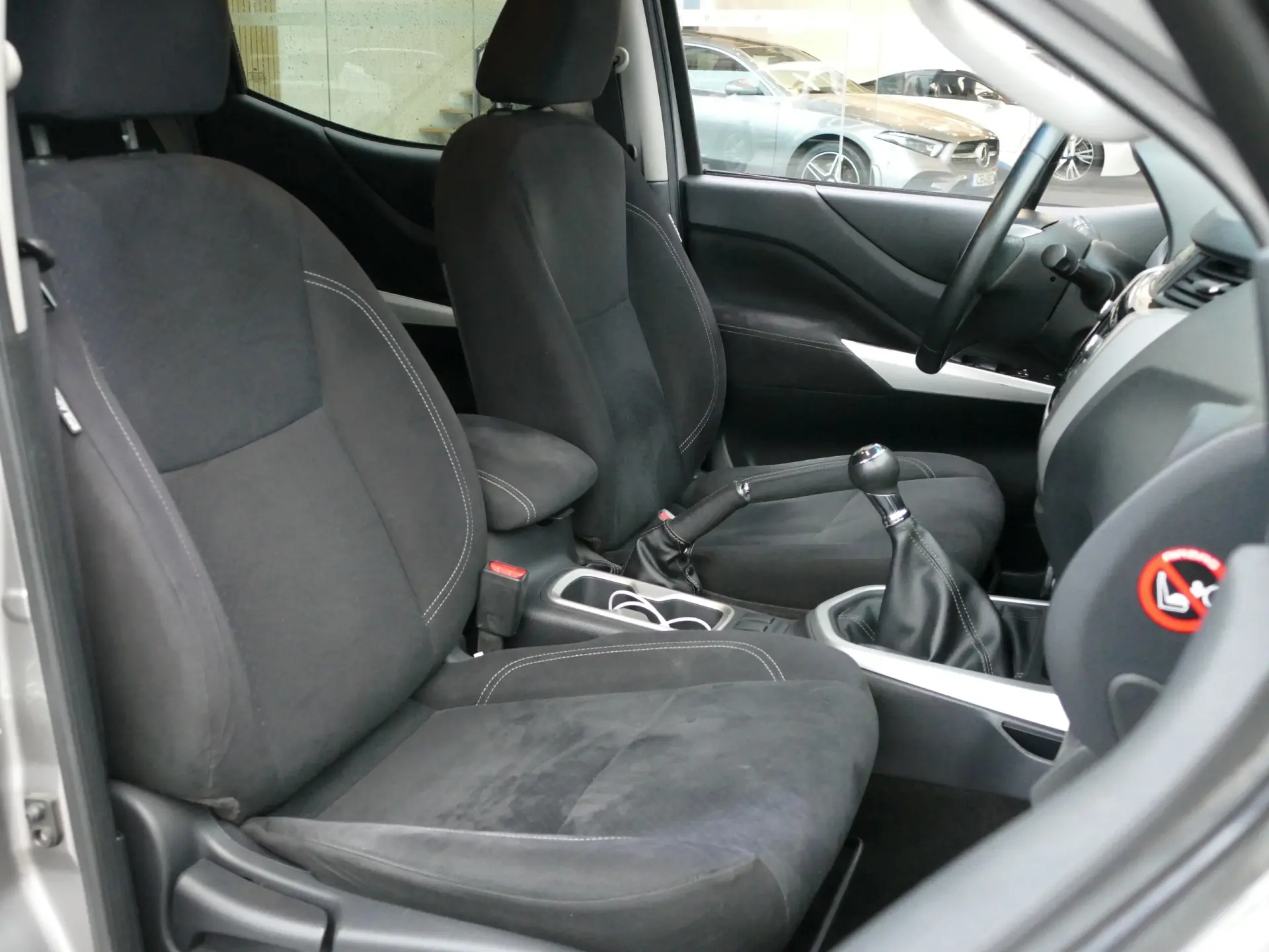 Nissan Navara 2.3 dCi CD 4WD N-Connecta Navi+Barras 28