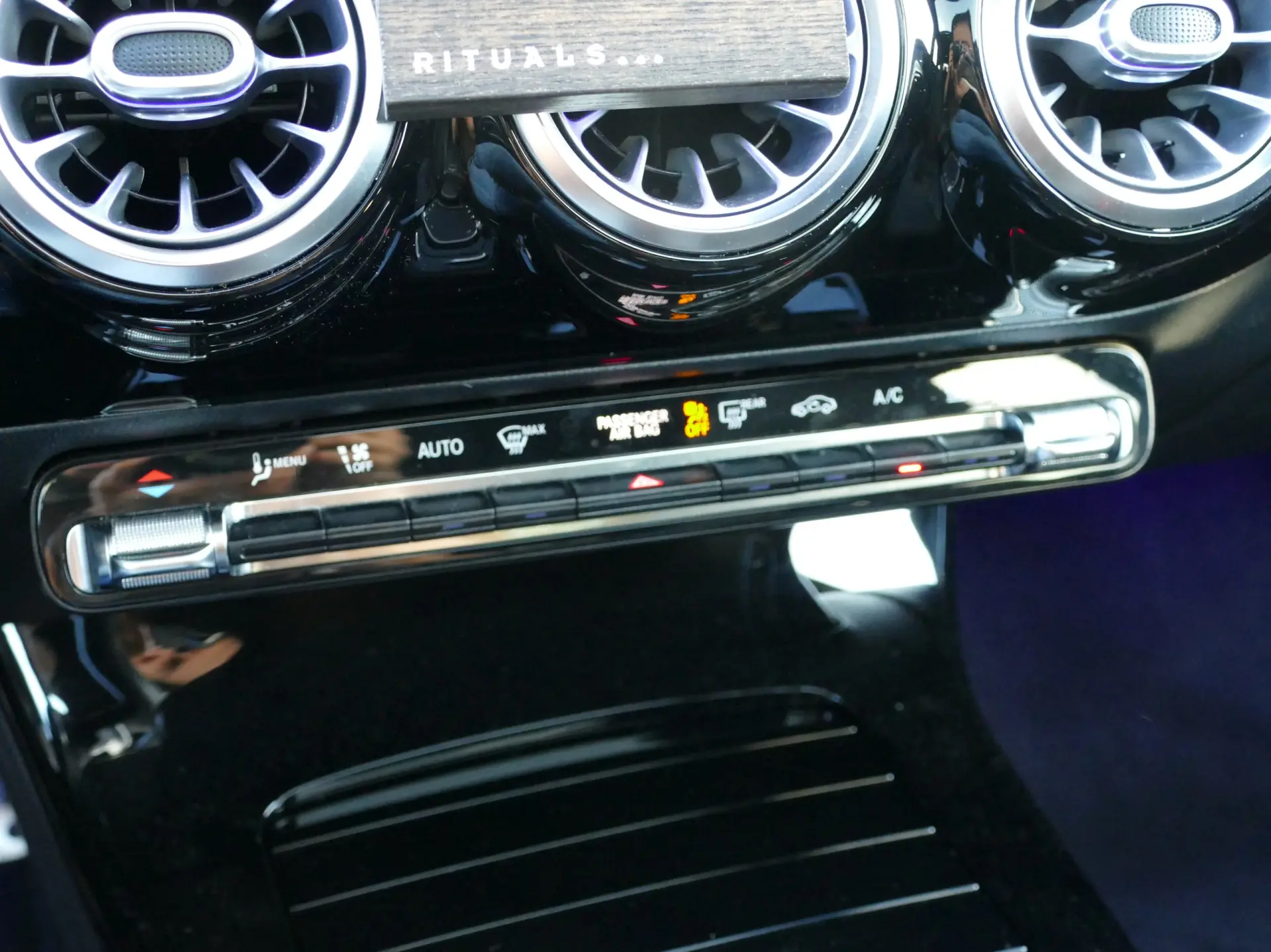 Mercedes-Benz CLA 250 e Shooting Brake AMG Line 20