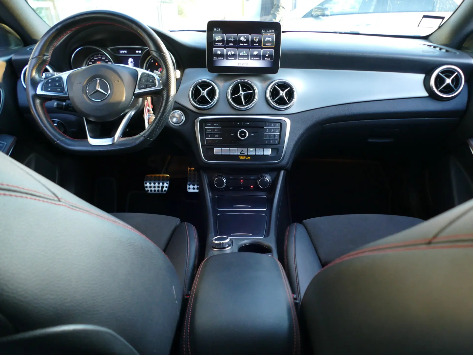 Mercedes-Benz CLA 200 d Shooting Brake AMG Line Aut. 35