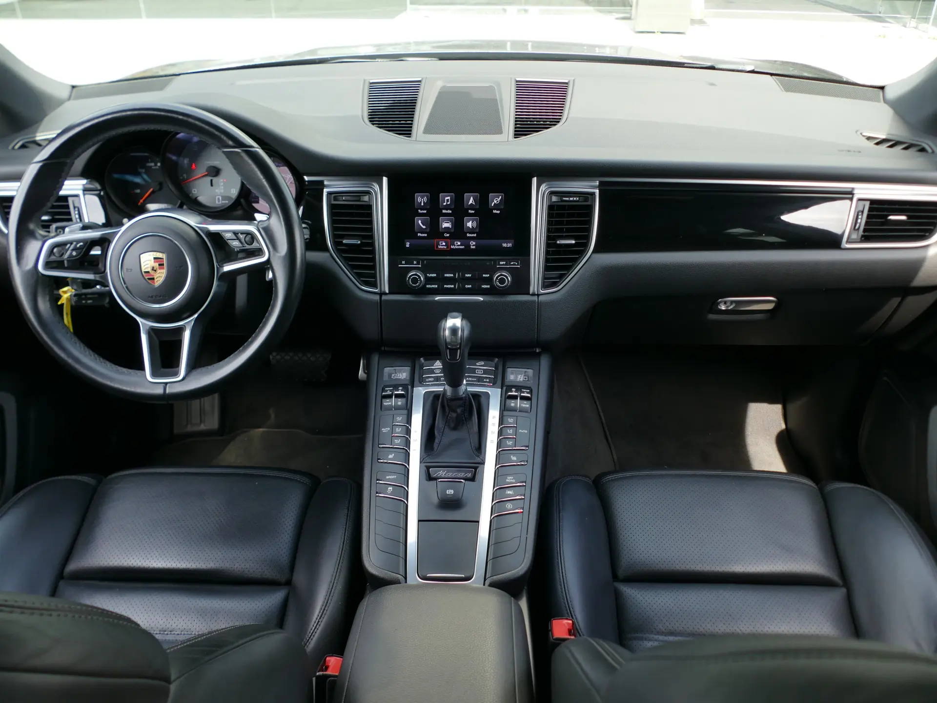 Porsche Macan S 43