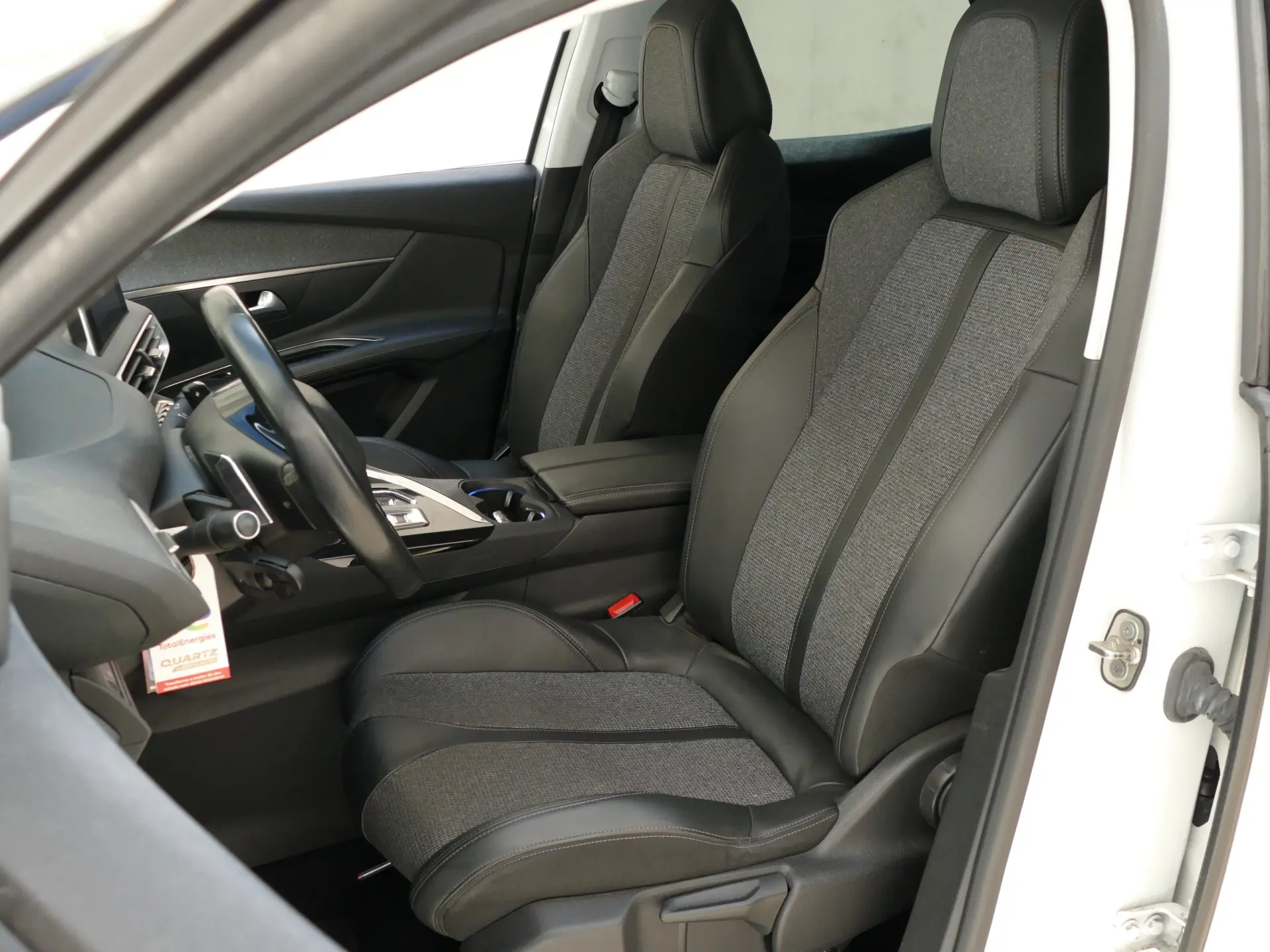 Peugeot 3008 1.6 Hybrid Allure Pack e-EAT8 23