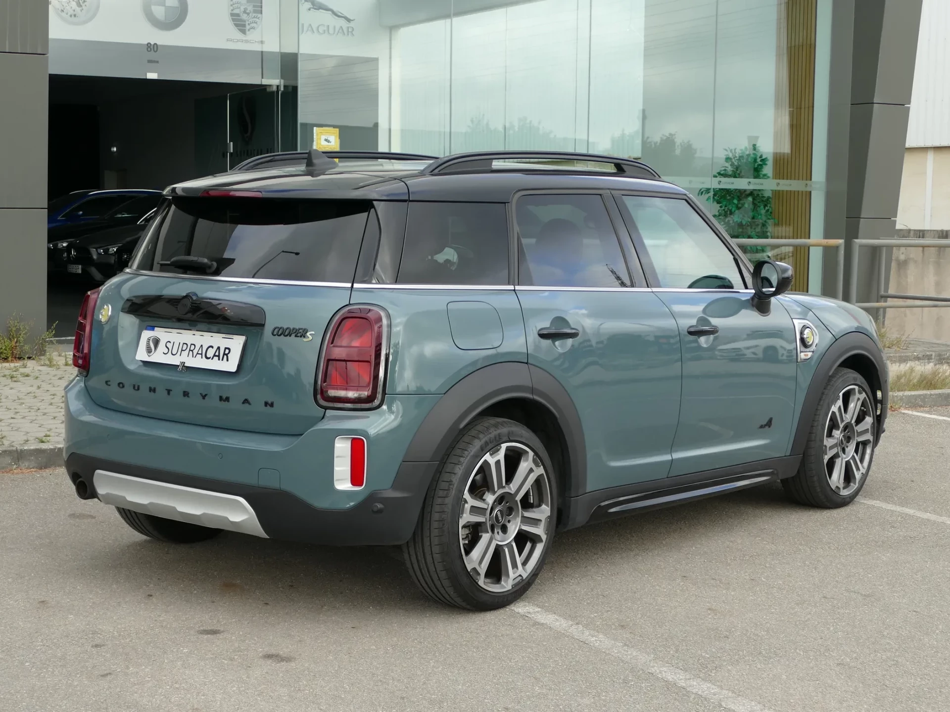 MINI Countryman Cooper SE ALL4 Classic Auto 3