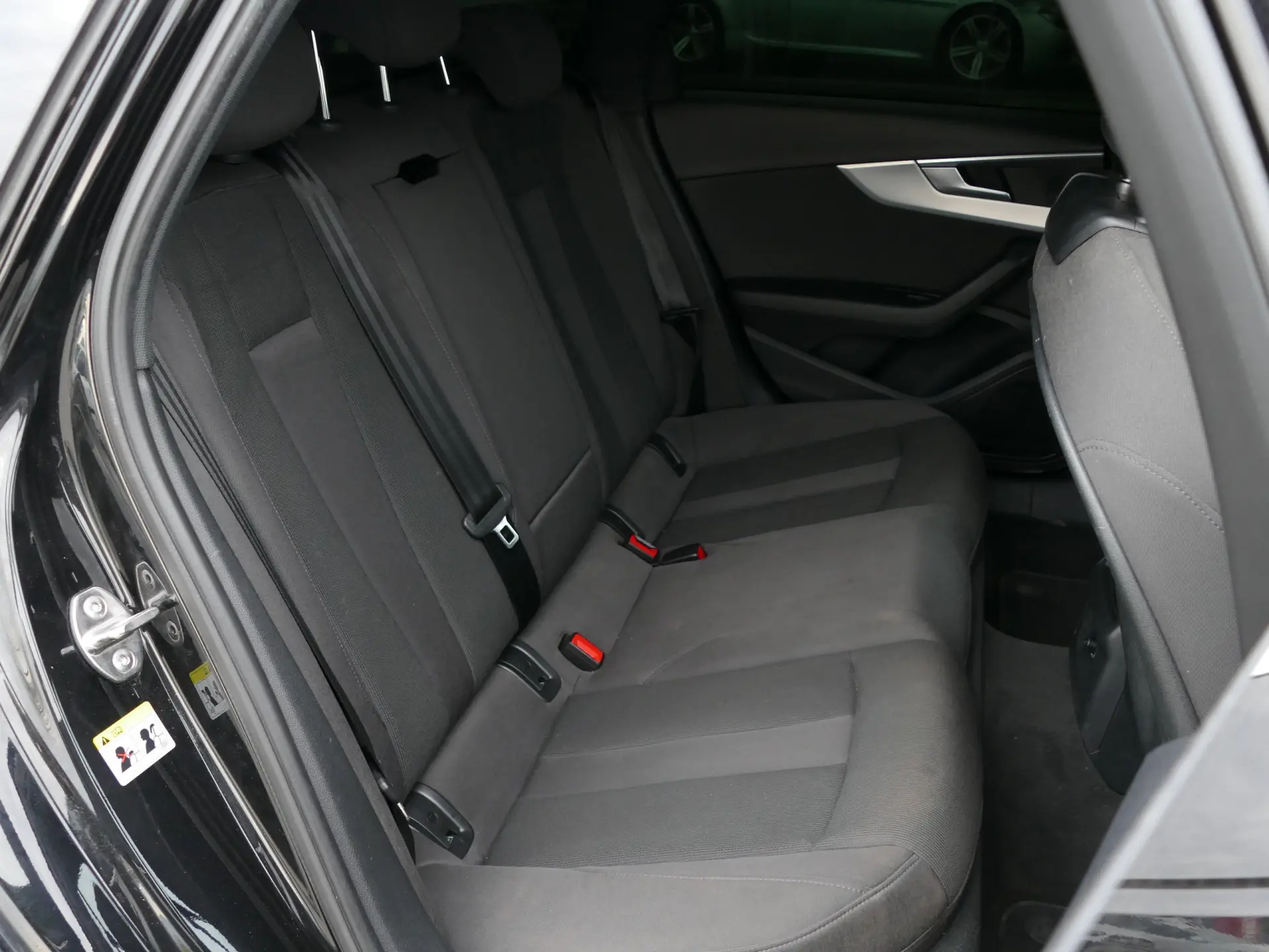 Audi A4 Avant 40 TDI Sport S tronic 32