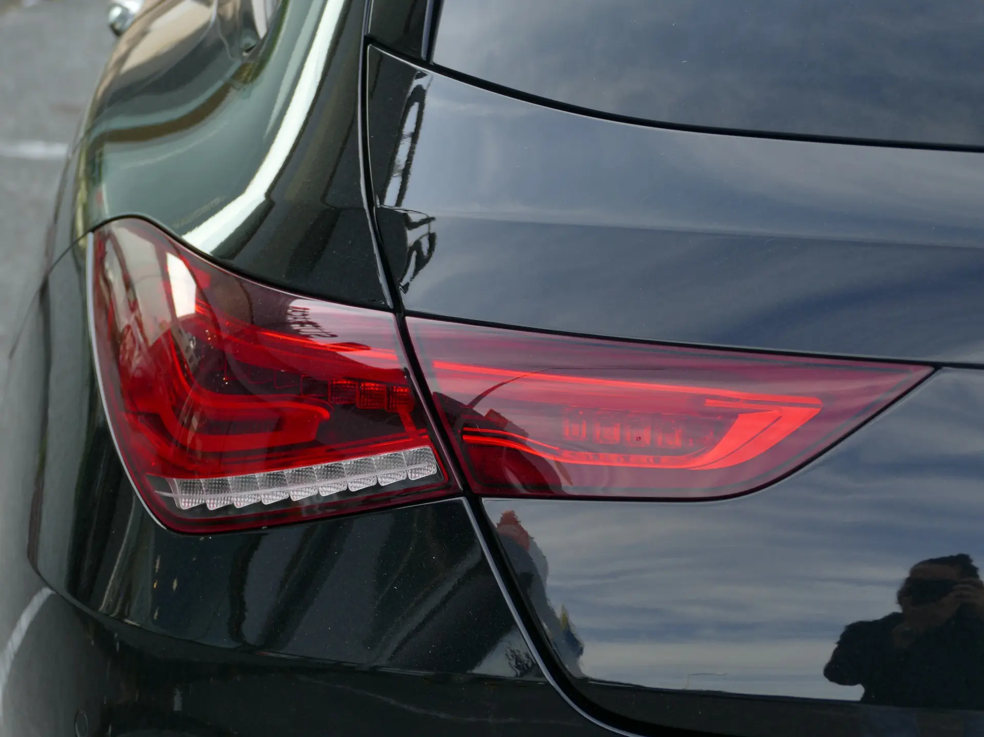 Mercedes-Benz CLA 250 e Shooting Brake AMG Line 12