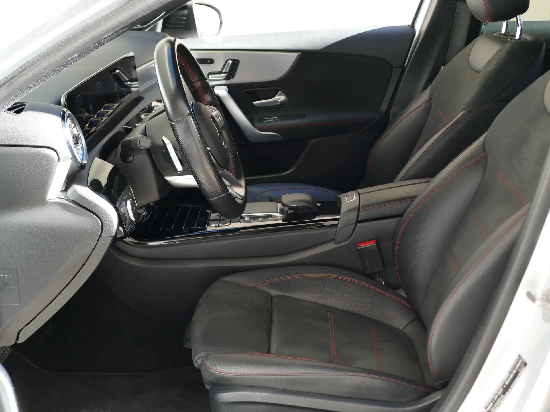 Mercedes-Benz A 200 Limousine AMG Line Aut. 27
