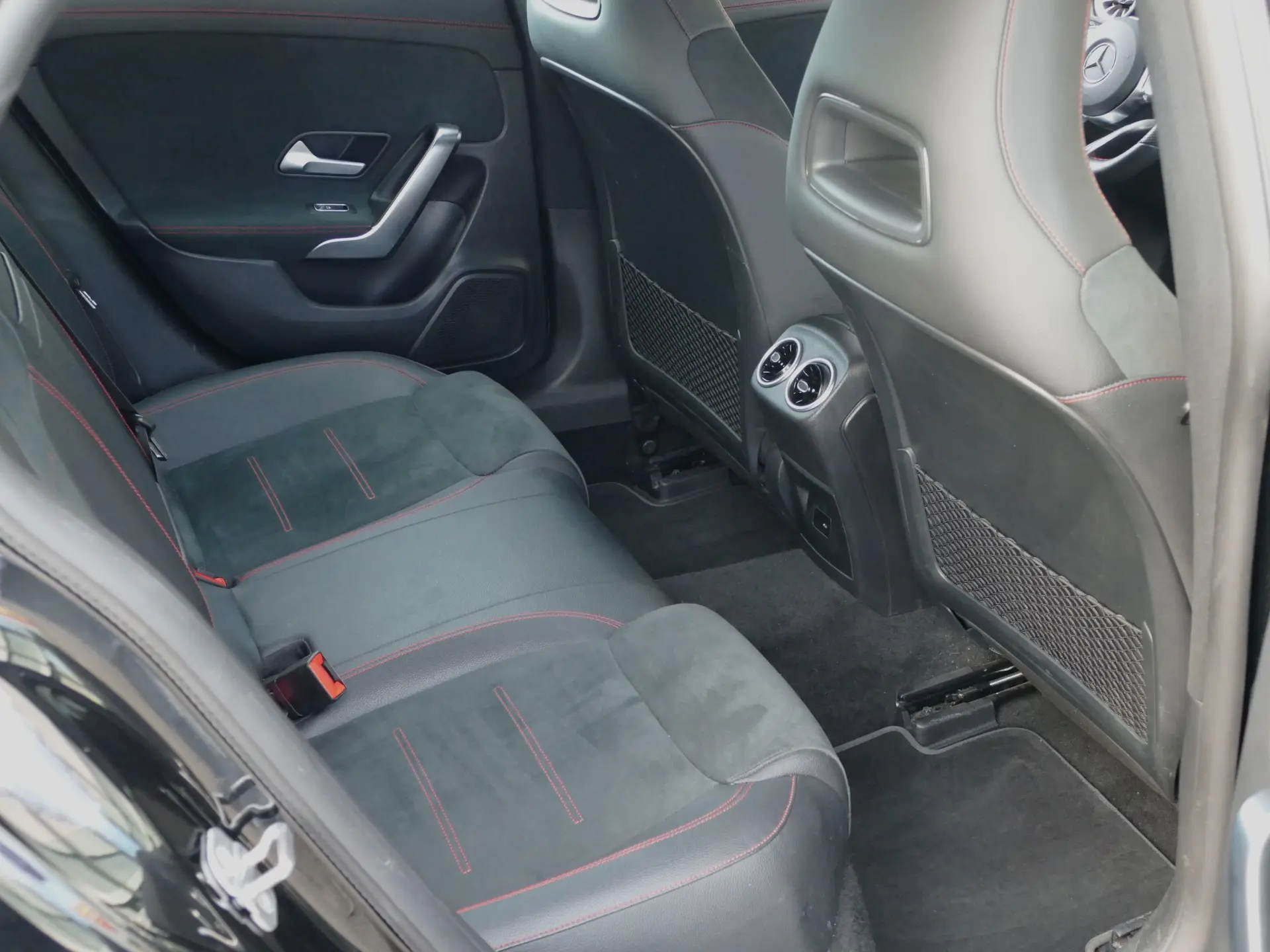 Mercedes-Benz CLA 250 e Shooting Brake AMG Line 27