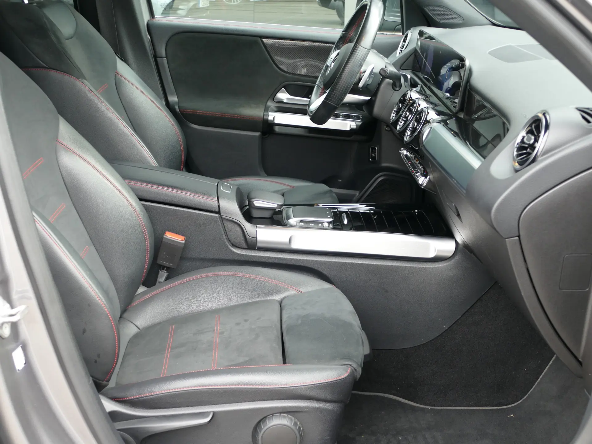 Mercedes-Benz GLB 180 d AMG Line 31