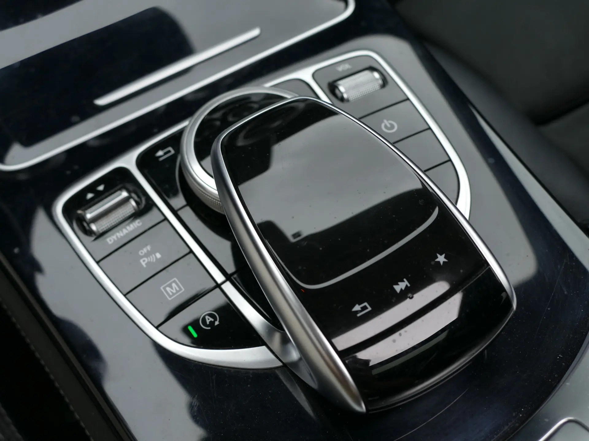 Mercedes-Benz GLC 220 d 4Matic 9G-TRONIC AMG Line 27