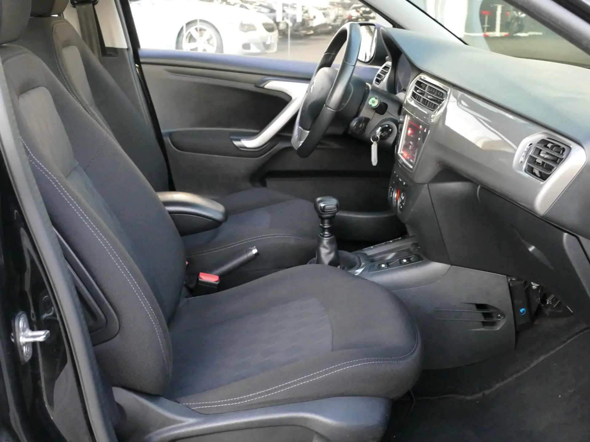 Citroen C-Elysée 1.5 BlueHDi Shine 29