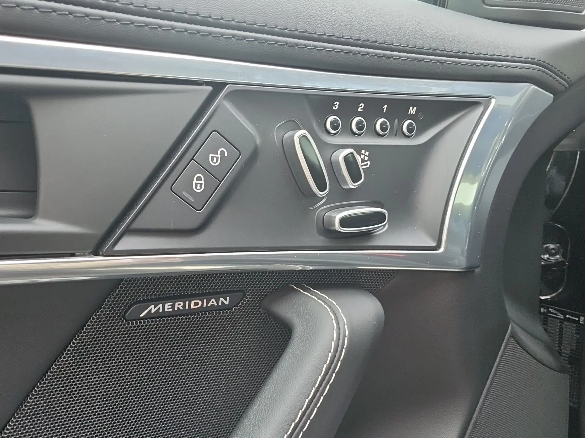 Jaguar F-Type 2.0 i4 R-Dynamic 16