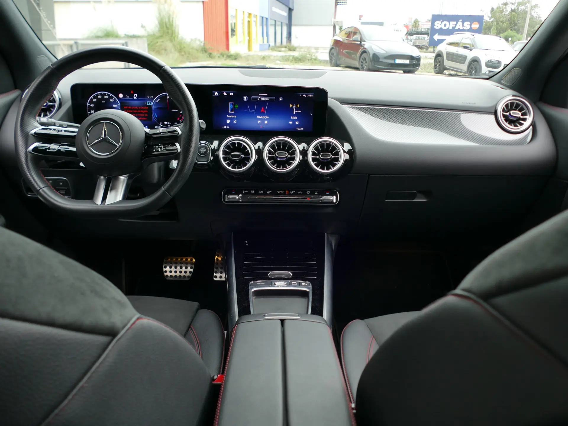 Mercedes-Benz GLA 250 e AMG Line 38