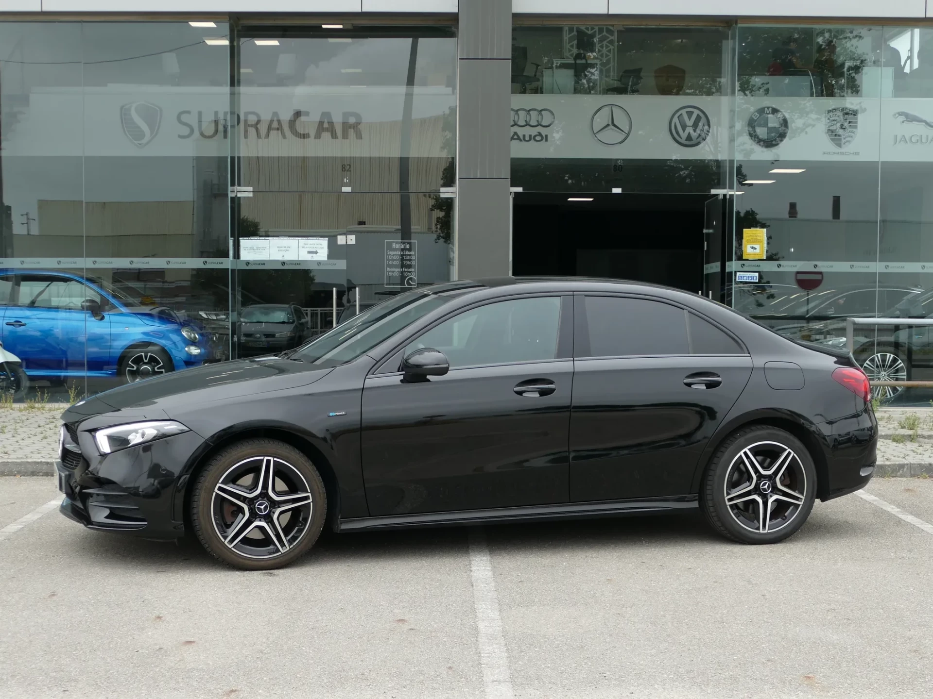 Mercedes-Benz A 250 Limousine e AMG Line 33