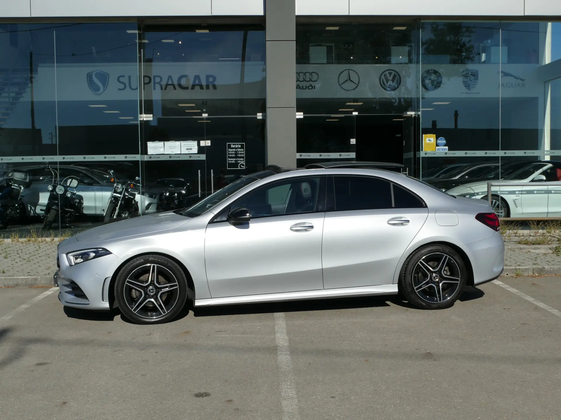 Mercedes-Benz A 200 Limousine AMG Line Aut. 40