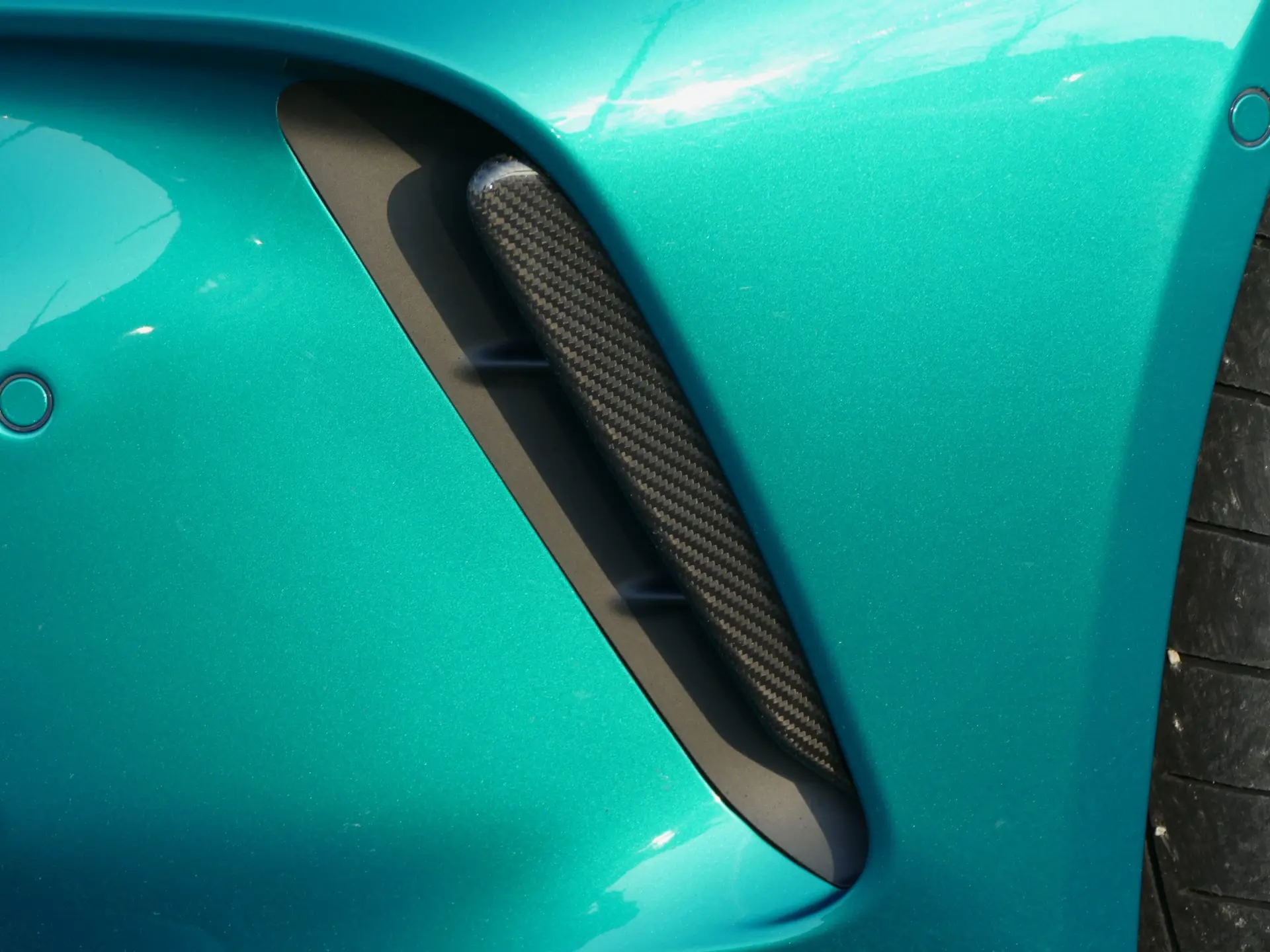 Aston Martin Vantage Coupe V8 14