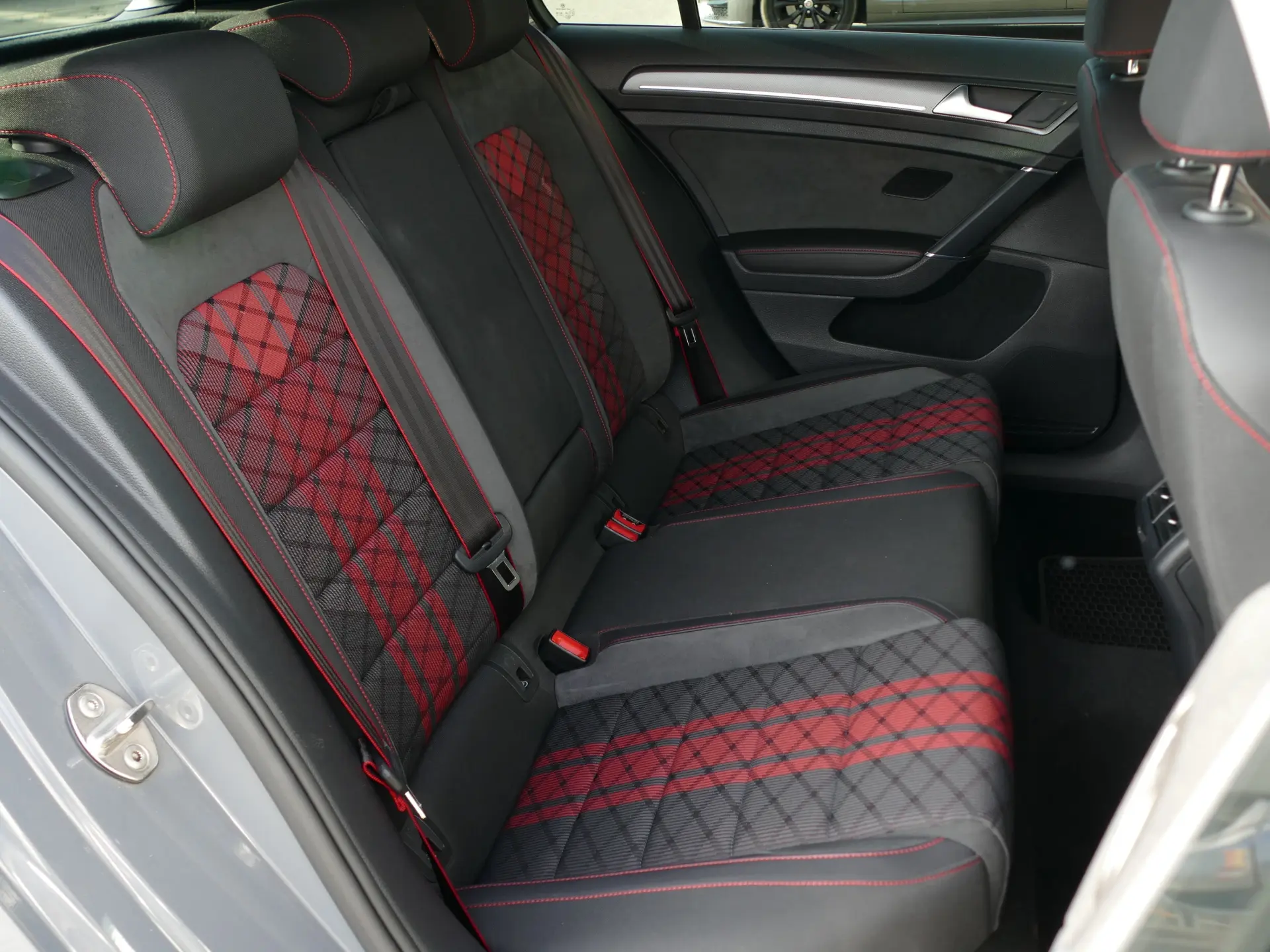 Volkswagen Golf 2.0 TSI GTi TCR DSG 34