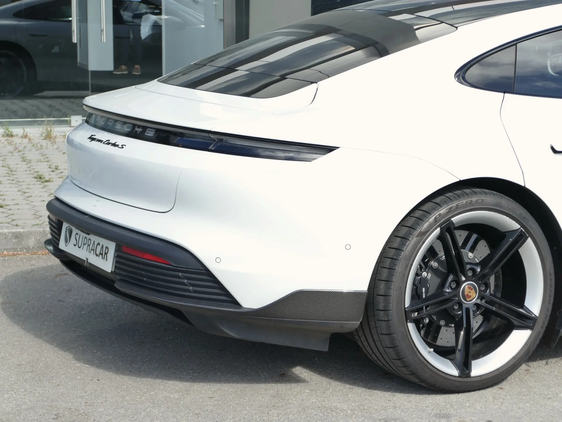 Porsche Taycan Turbo S 6