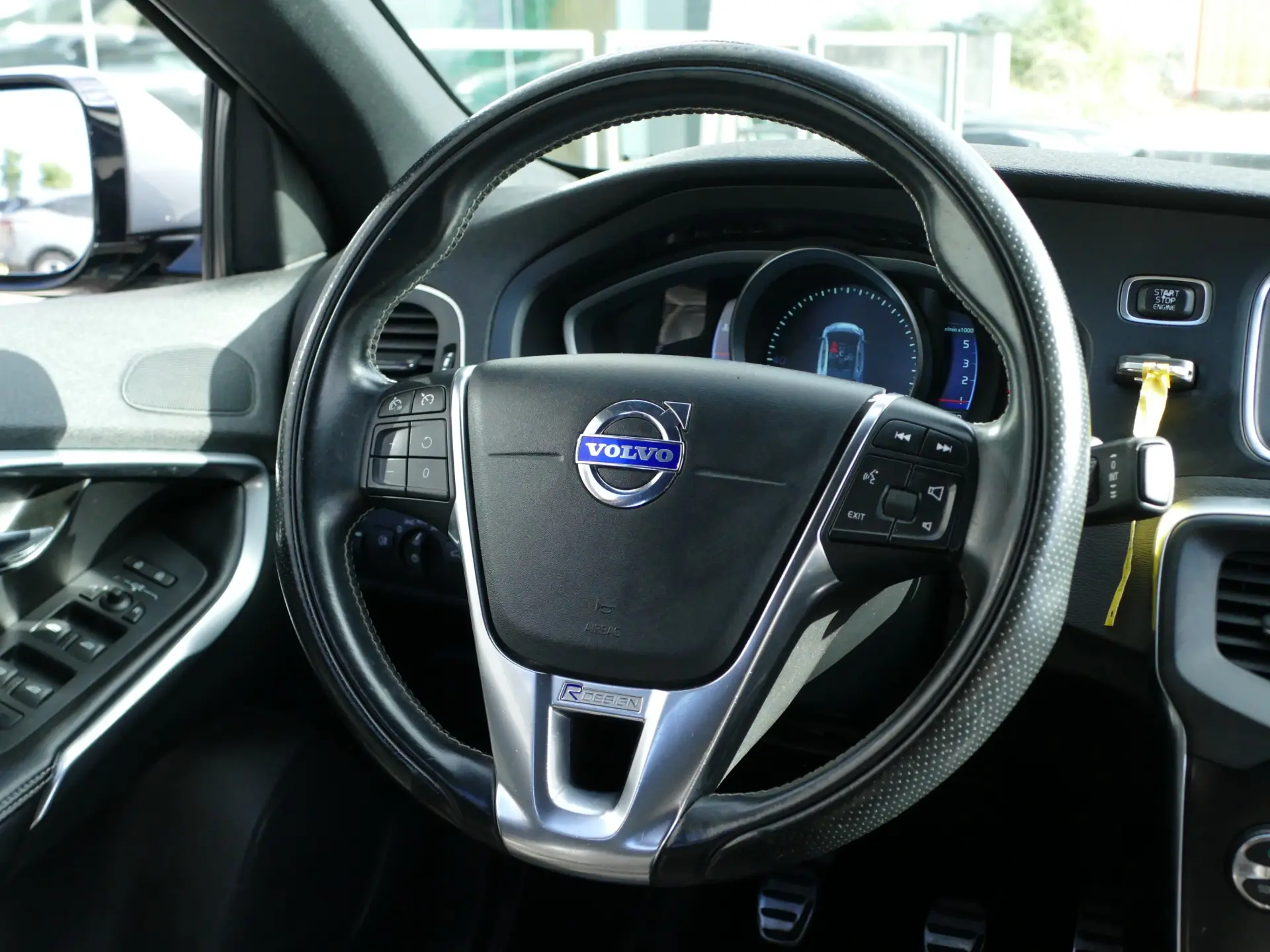 Volvo V40 1.6 D2 R-Design 32