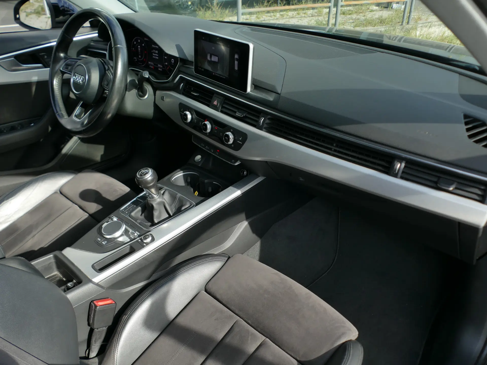 Audi A4 Avant 2.0 TDI Advance 31
