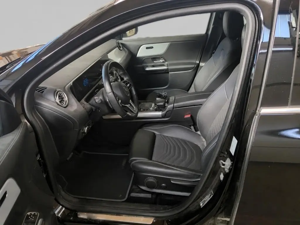 Mercedes-Benz EQA 250 Progressive 5