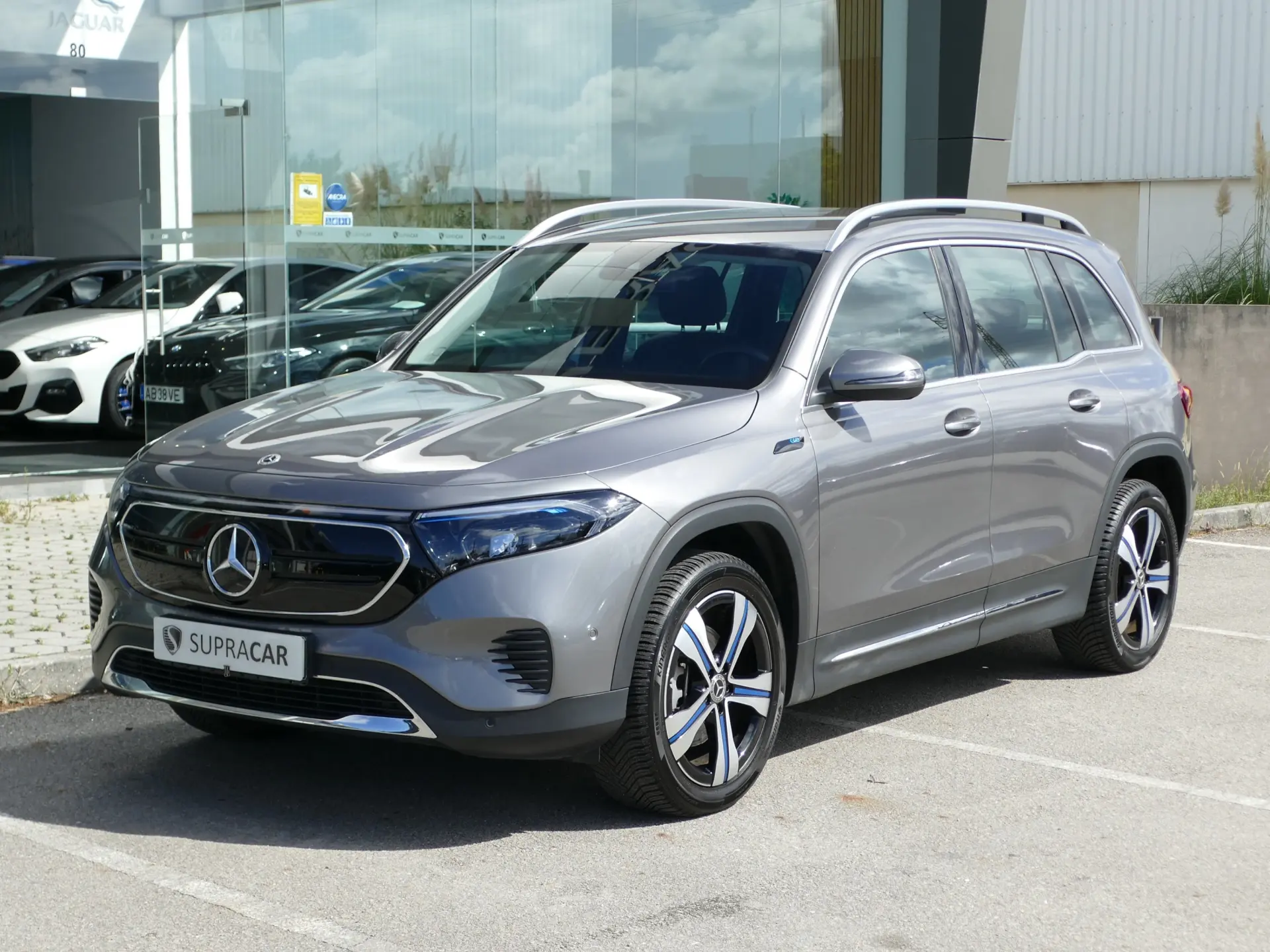Mercedes-Benz EQB 250 Progressive 1