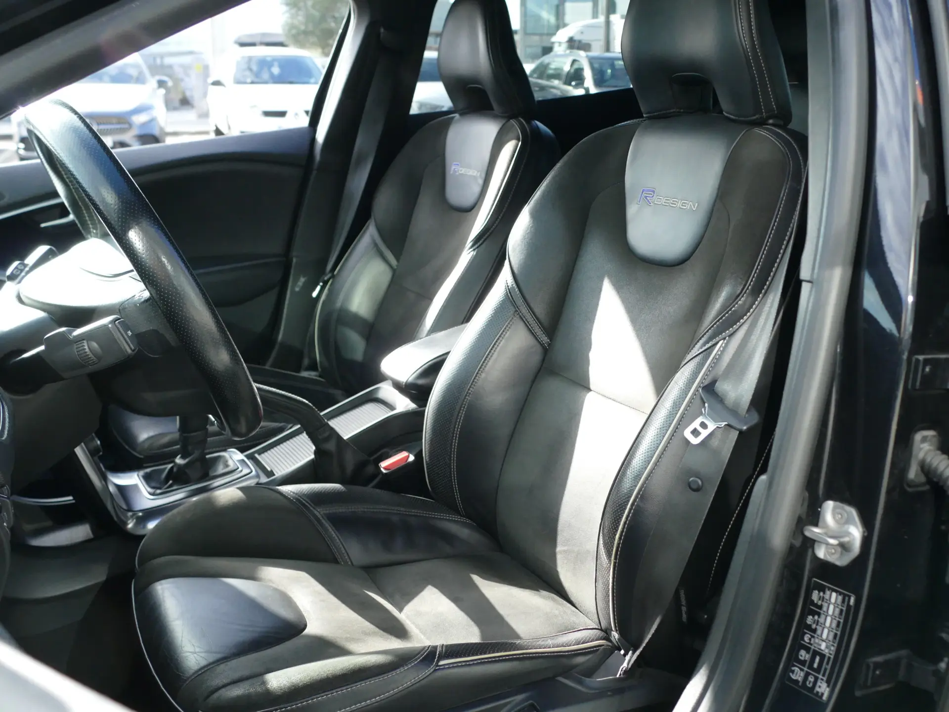 Volvo V40 1.6 D2 R-Design 23