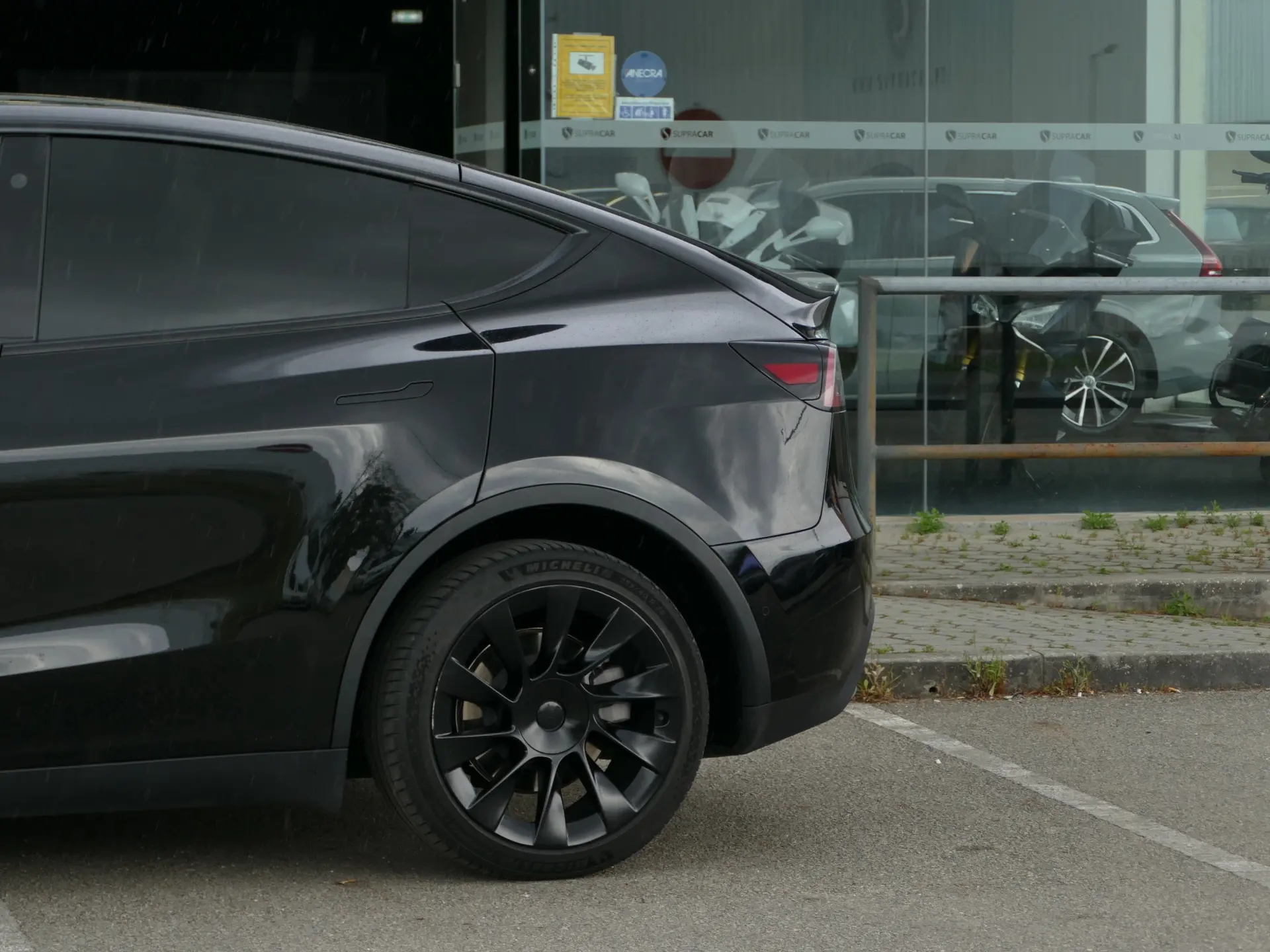 Tesla Model Y Long Range Tração Integral 16