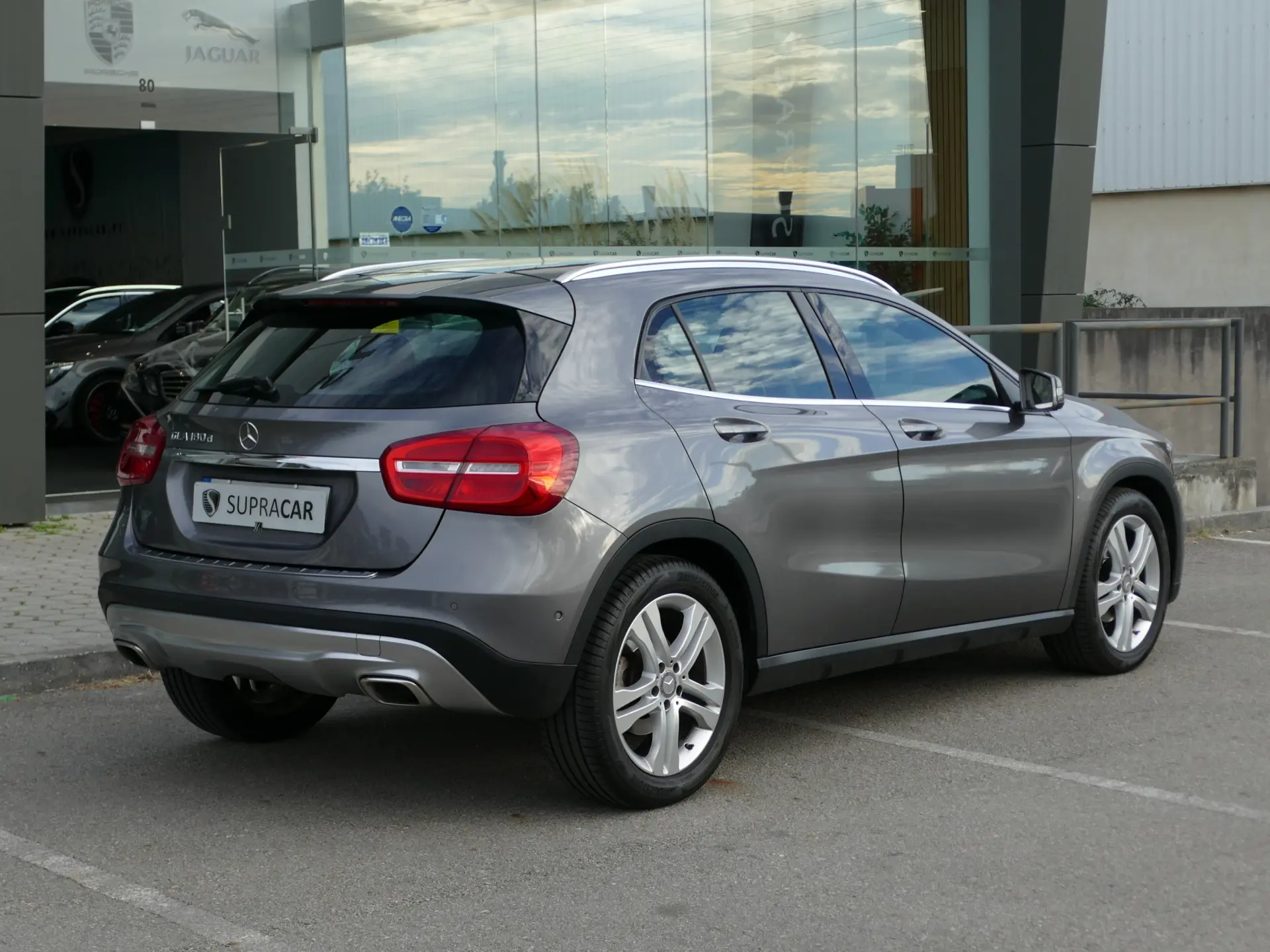 Mercedes-Benz GLA 180 CDi Urban 4