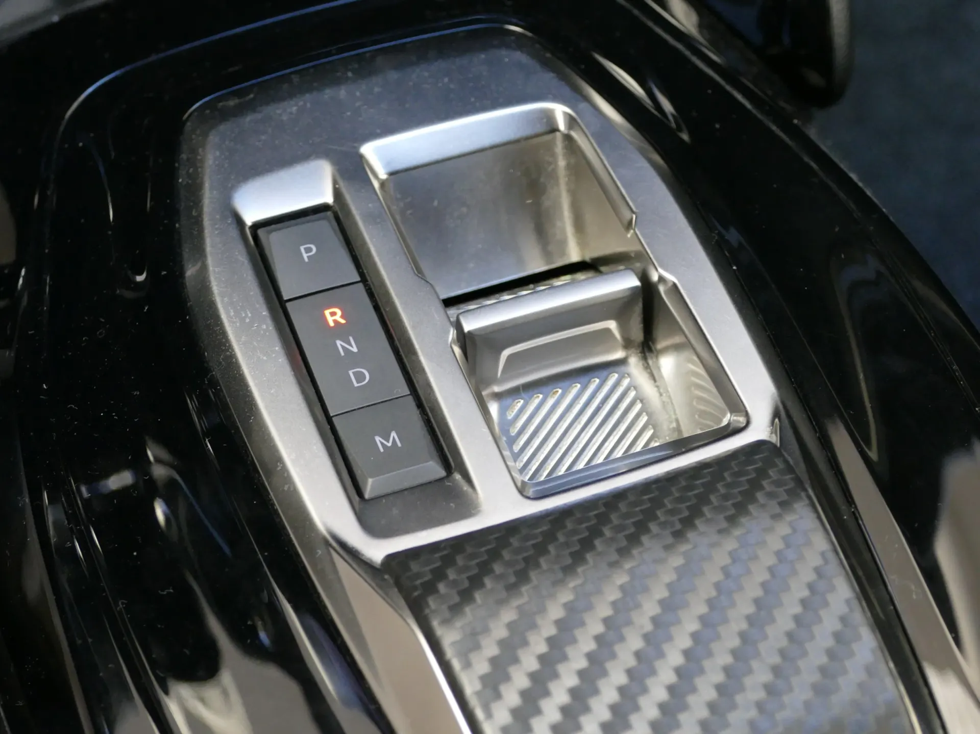 Peugeot 2008 1.2 PureTech Allure EAT8 22