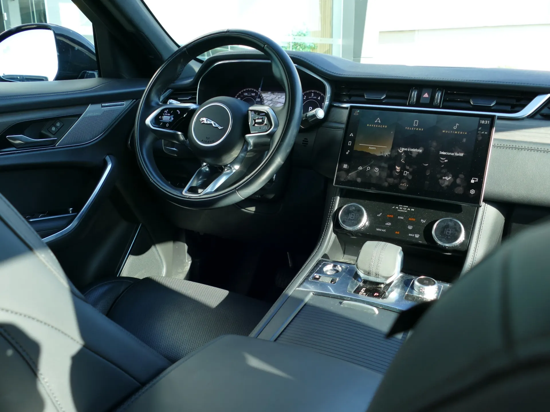 Jaguar F-Pace 2.0 P400e AWD R-Dynamic S 41