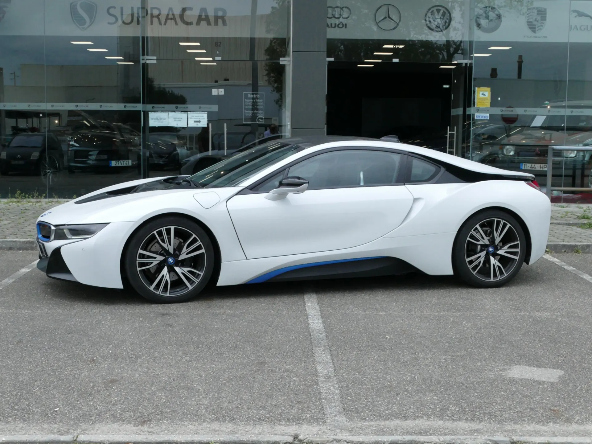 BMW i8 Standard 16