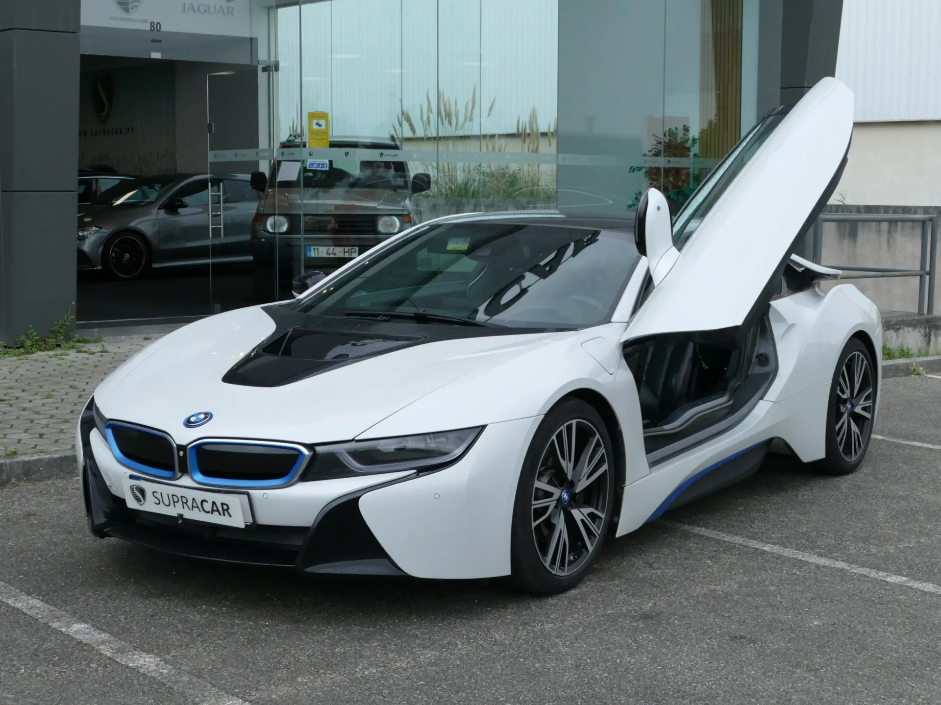 BMW i8 Standard 12